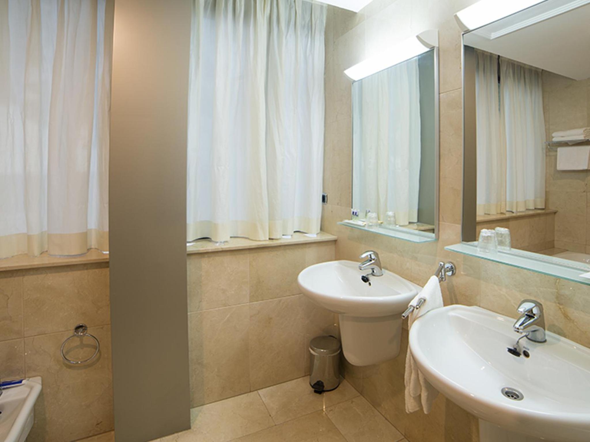 Large Double Room photo 2