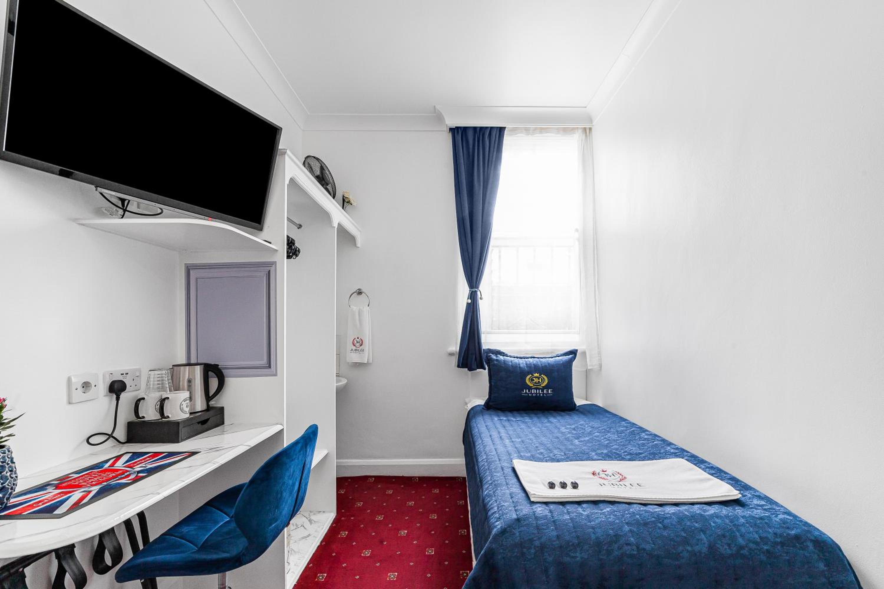 Standard Twin Room With Shared Bathroom photo 1
