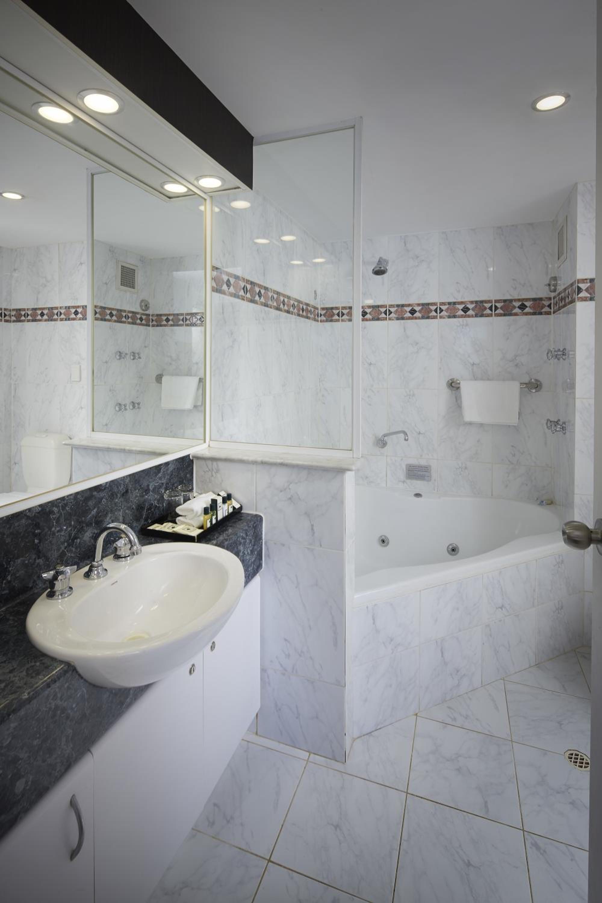 Pagoda Suite - Photo 6