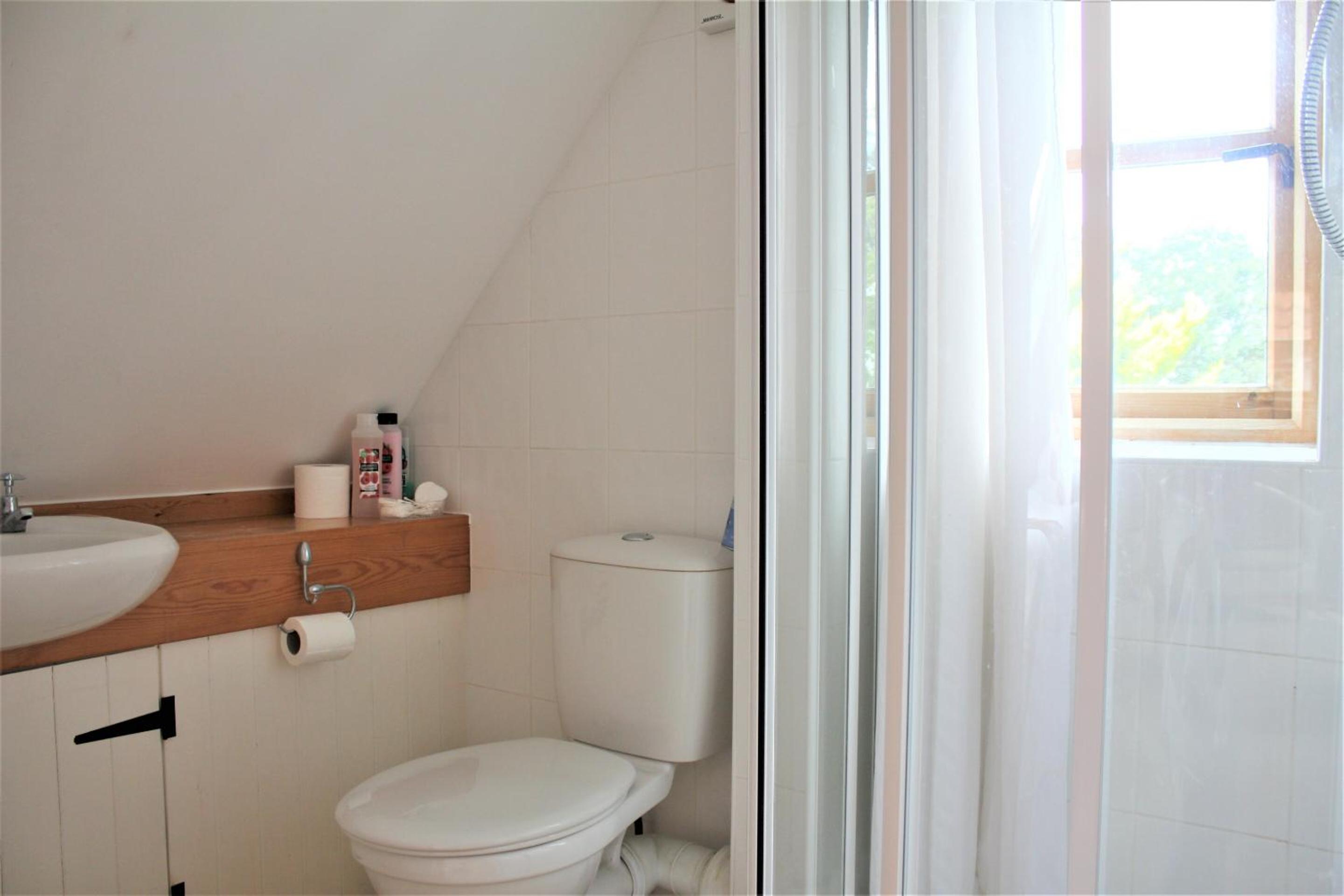 Twin Room With Private Bathroom photo 3
