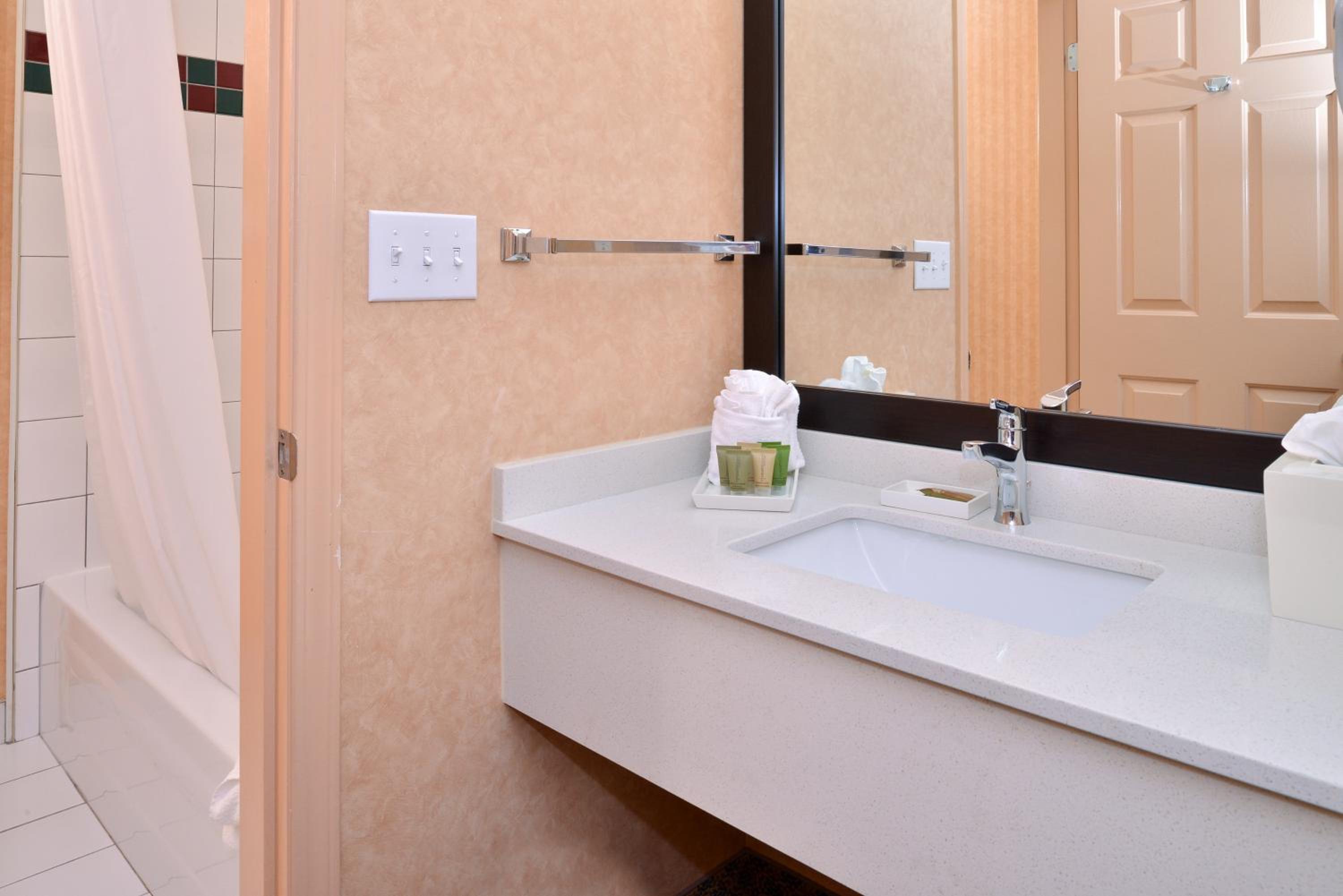 King Room with Spa Bath - Non-Smoking - Photo 4