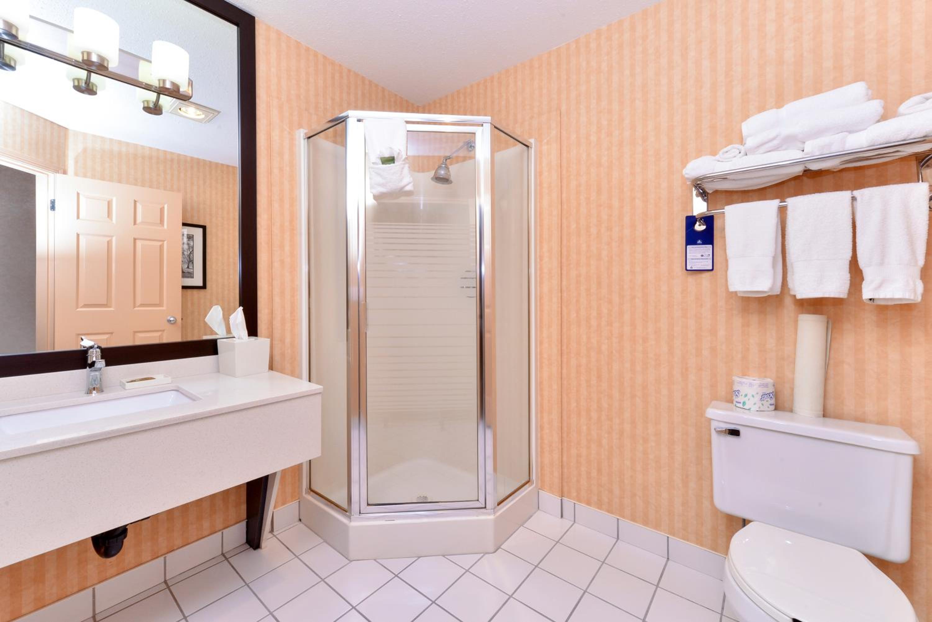 King Room with Spa Bath - Non-Smoking - Photo 3