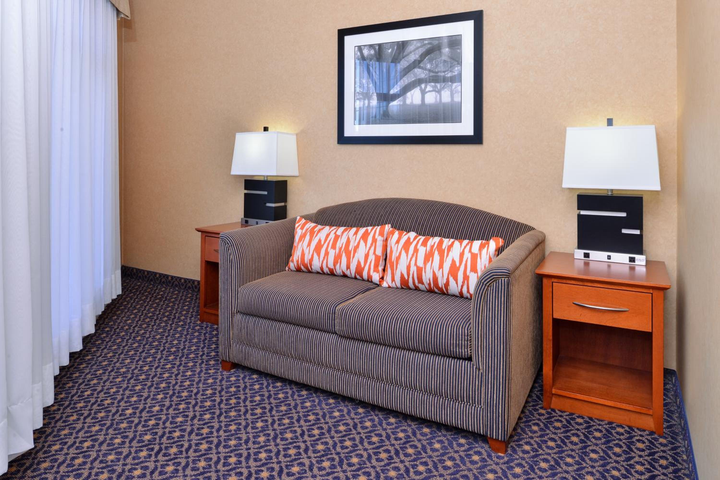 Family Suite - Non-Smoking - Photo 7