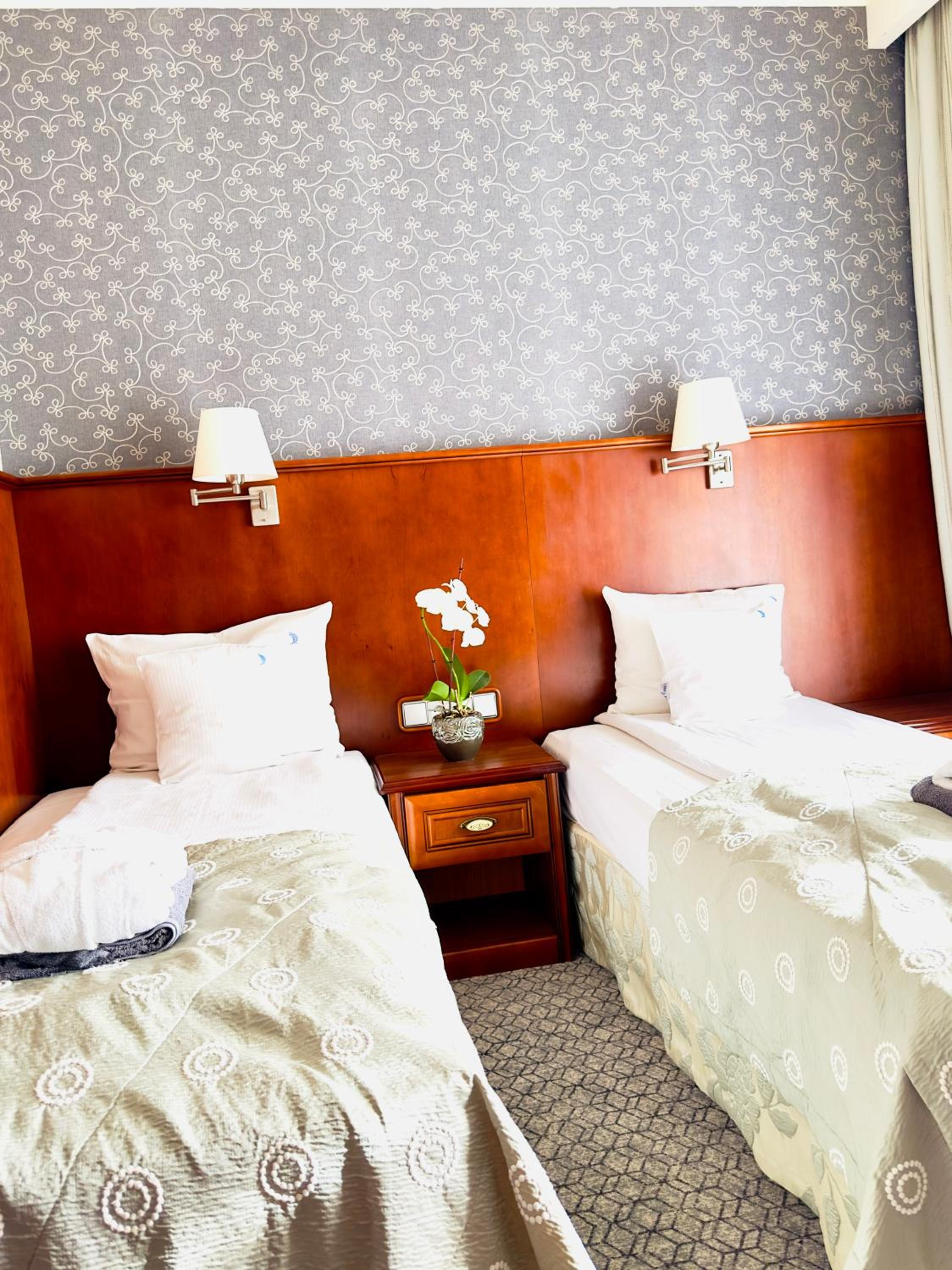 Standard Double or Twin Room - Photo 11