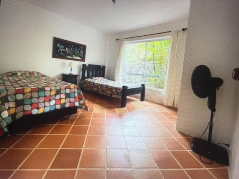 Five-Bedroom House photo 2