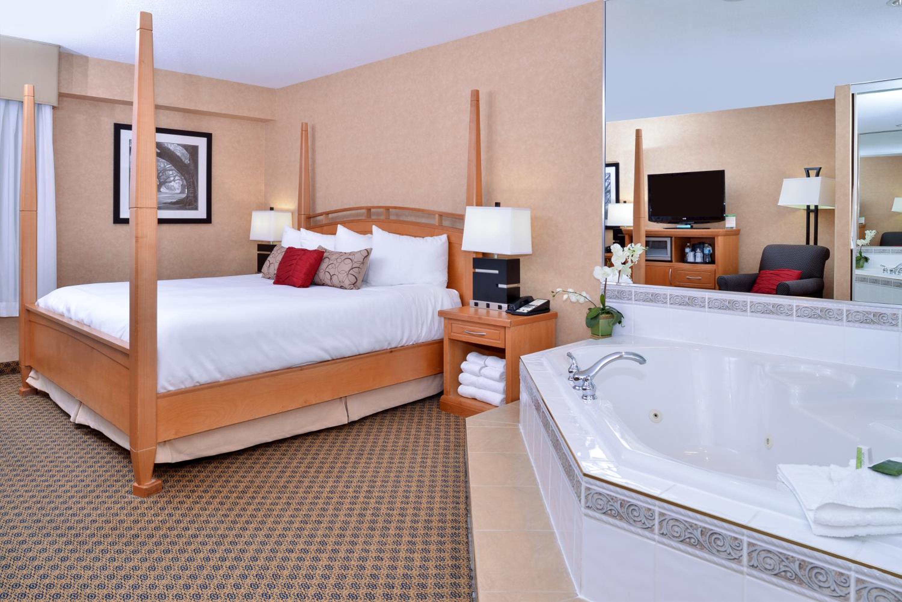 King Room with Spa Bath - Non-Smoking - Photo 8