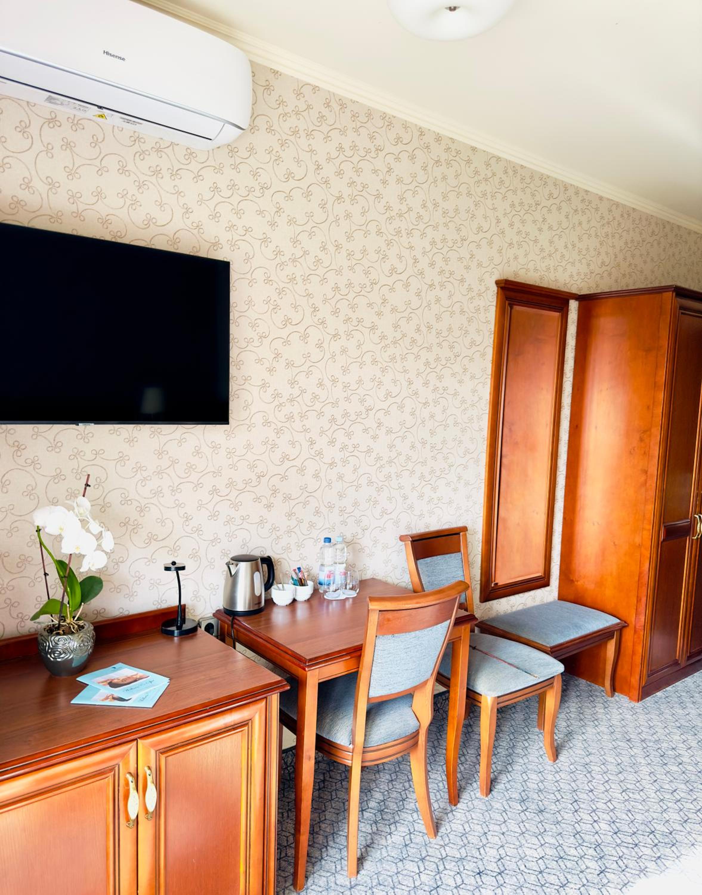 Standard Double or Twin Room - Photo 6