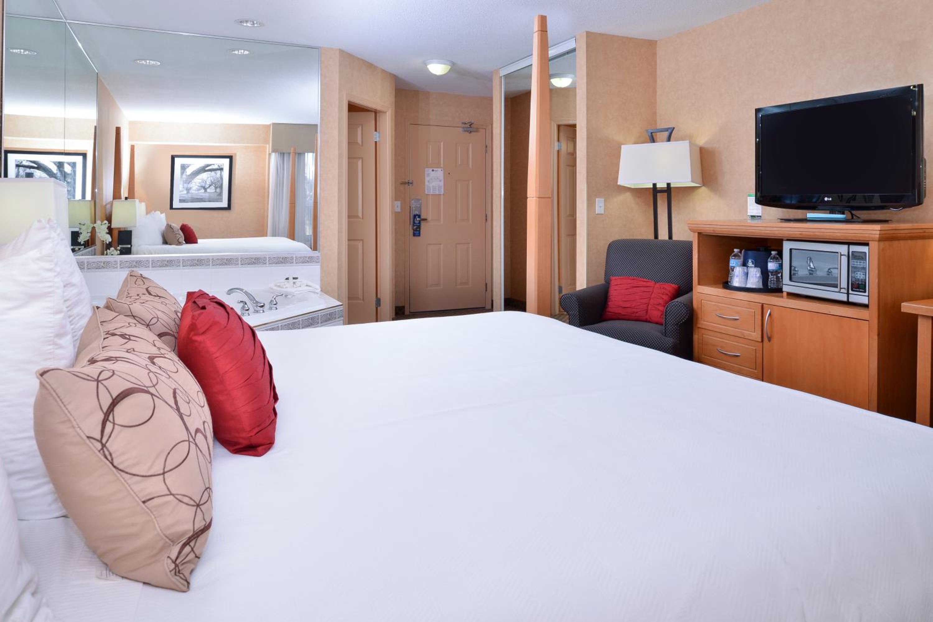 King Room with Spa Bath - Non-Smoking - Photo 5