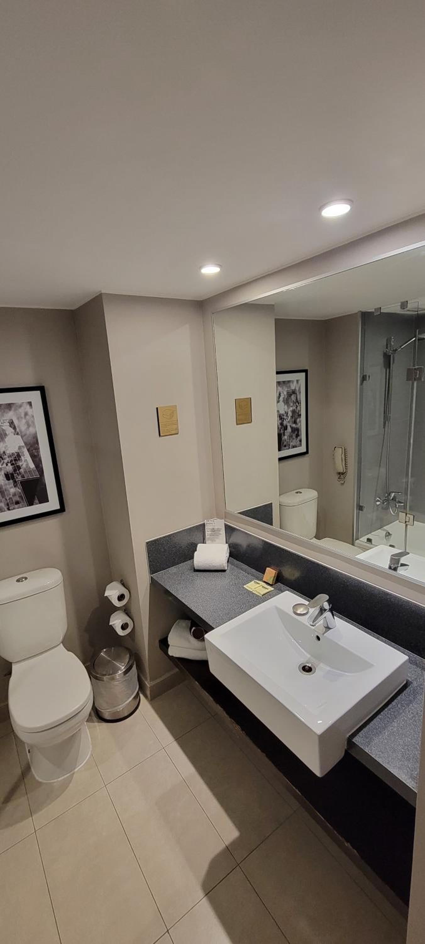Standard King Room - Photo 4