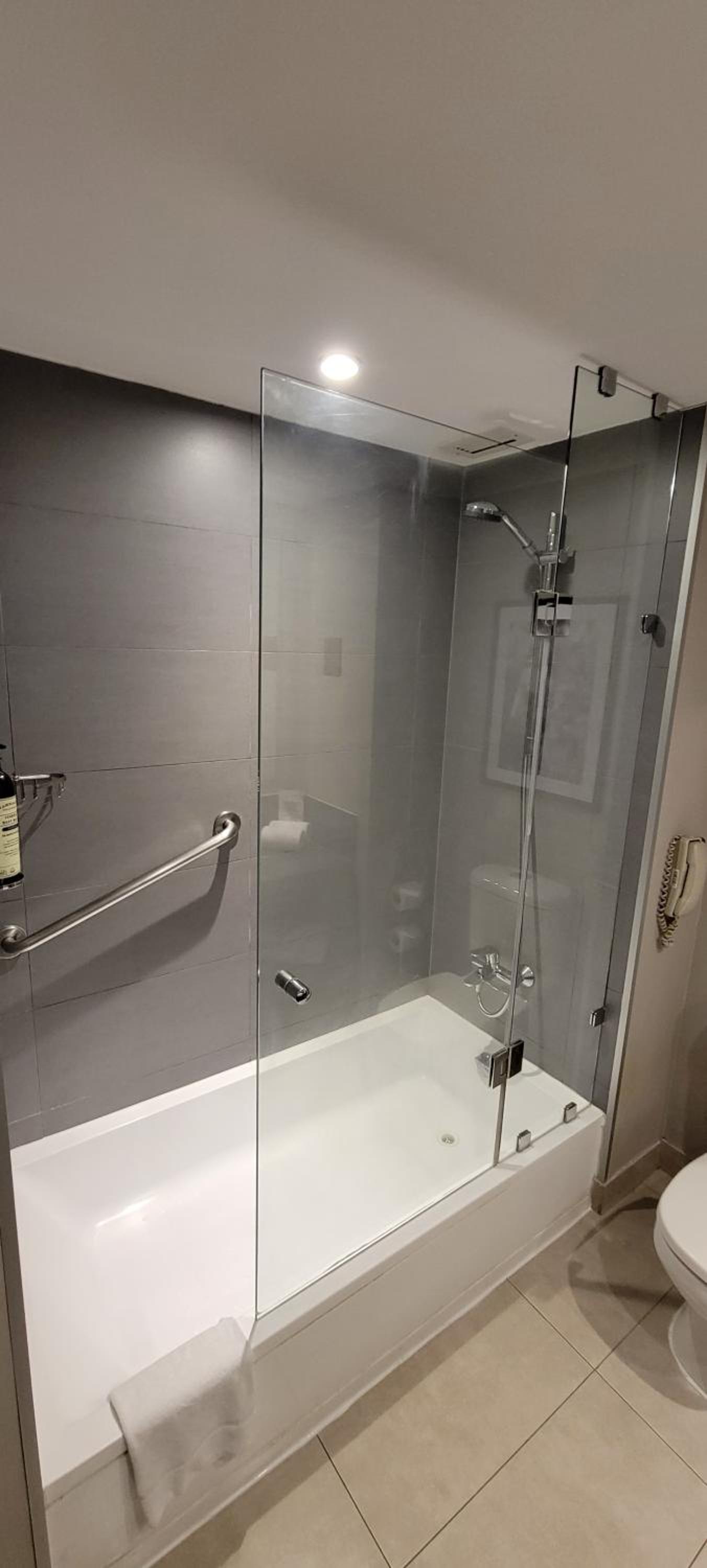 Standard King Room - Photo 5