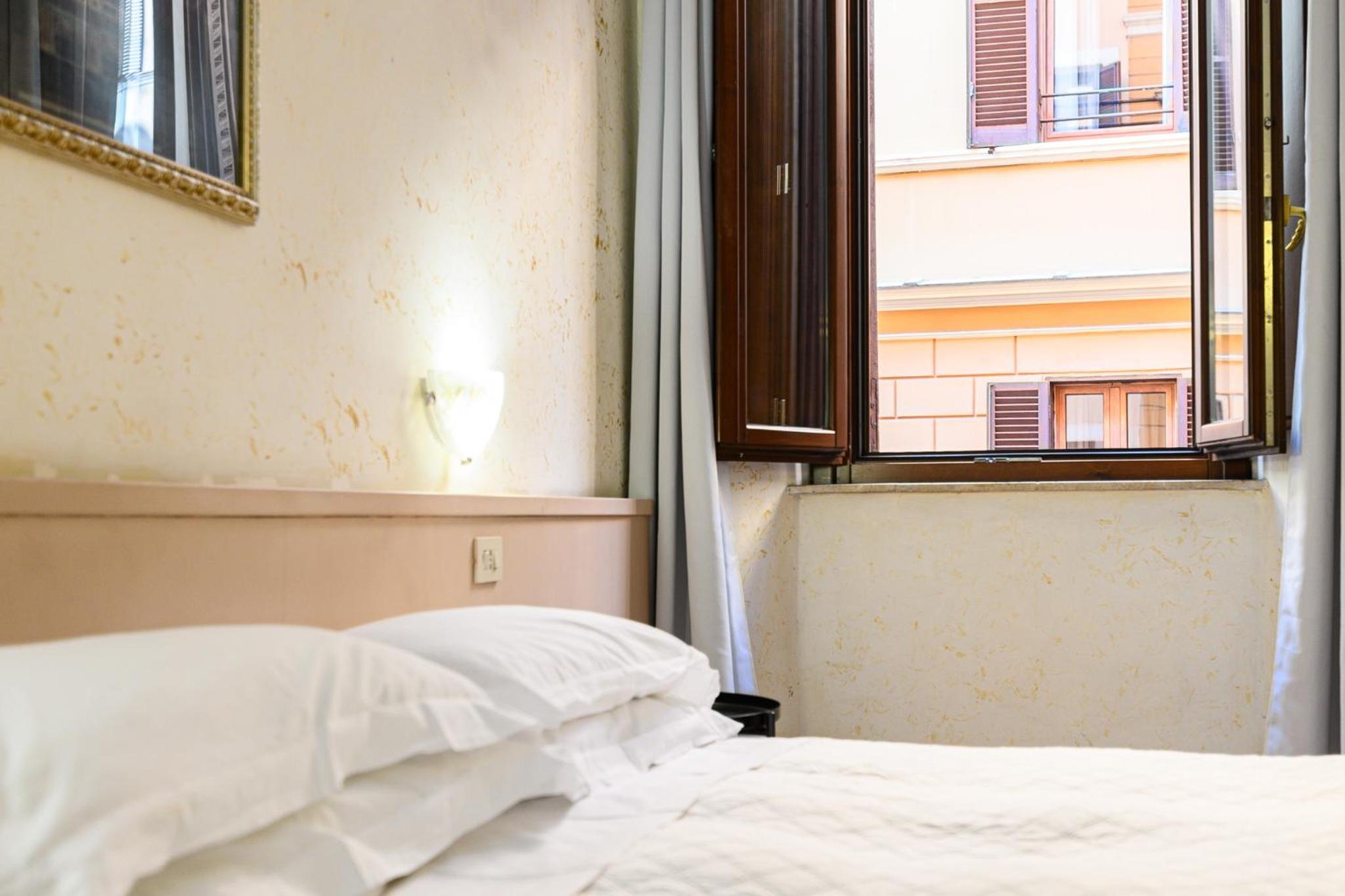 Standard Double or Twin Room photo 3