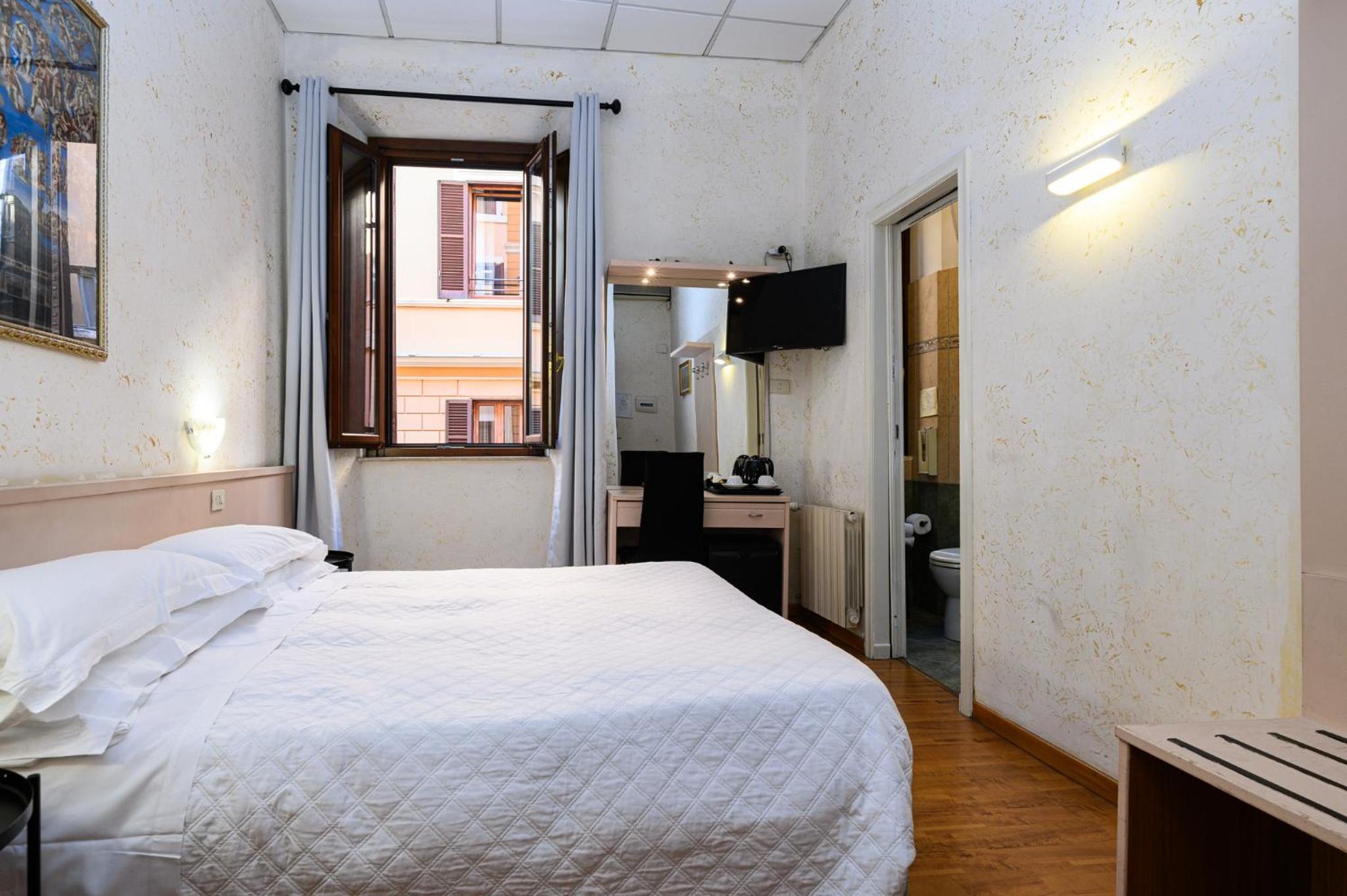 Standard Double or Twin Room photo 2
