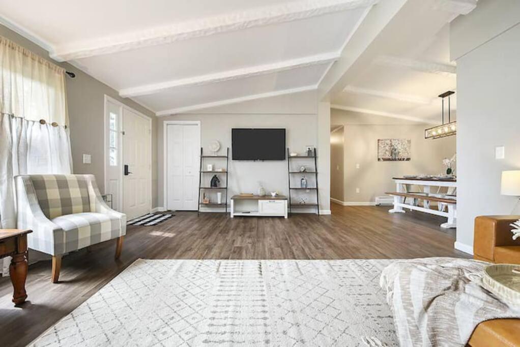 Seven-Bedroom House photo 1
