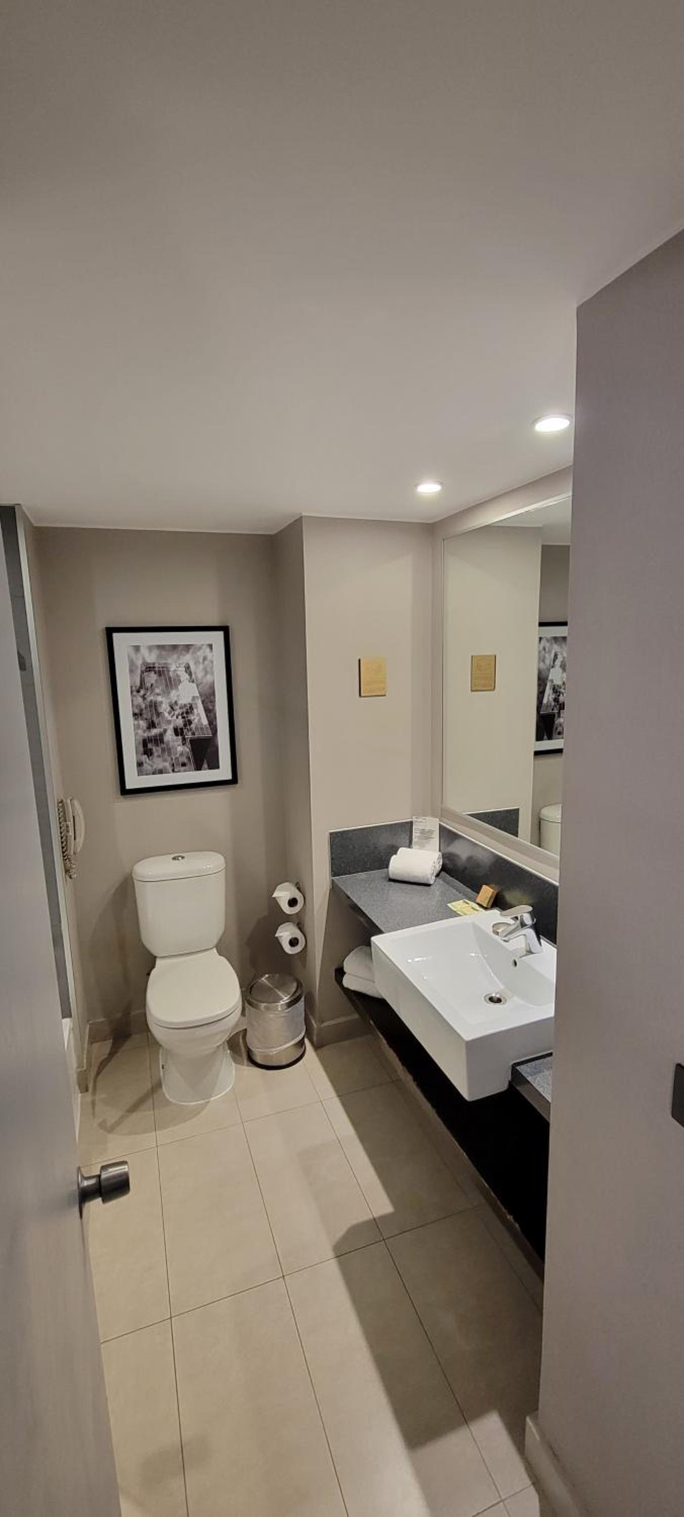 Standard Queen Room with Two Queen Beds - Photo 5