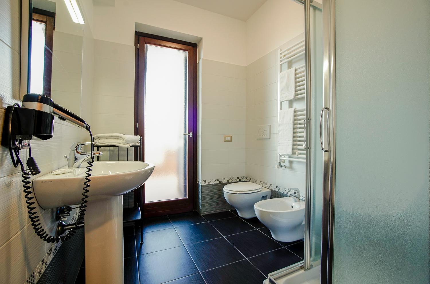 Double Room - Photo 6