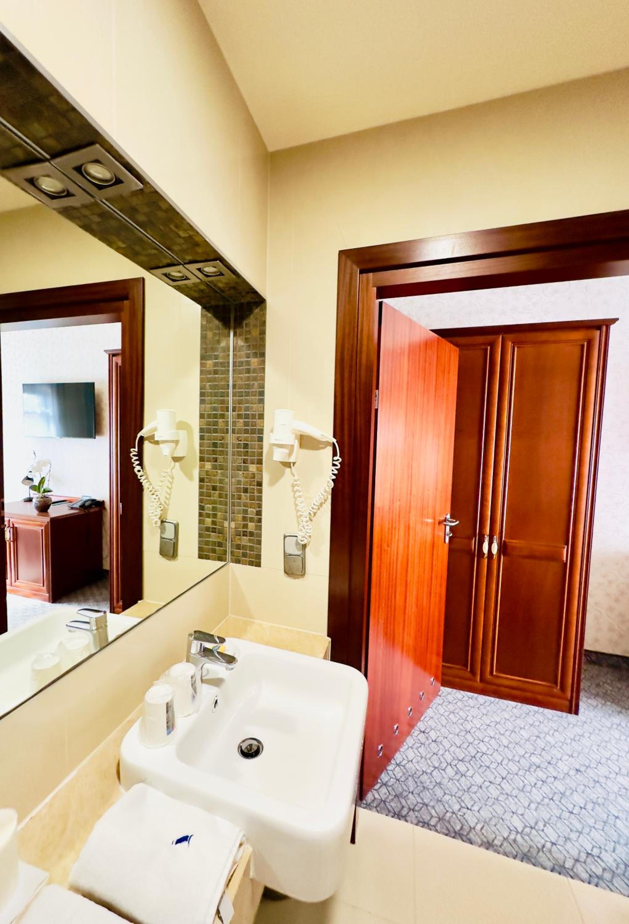 Comfort Double Room - Photo 11