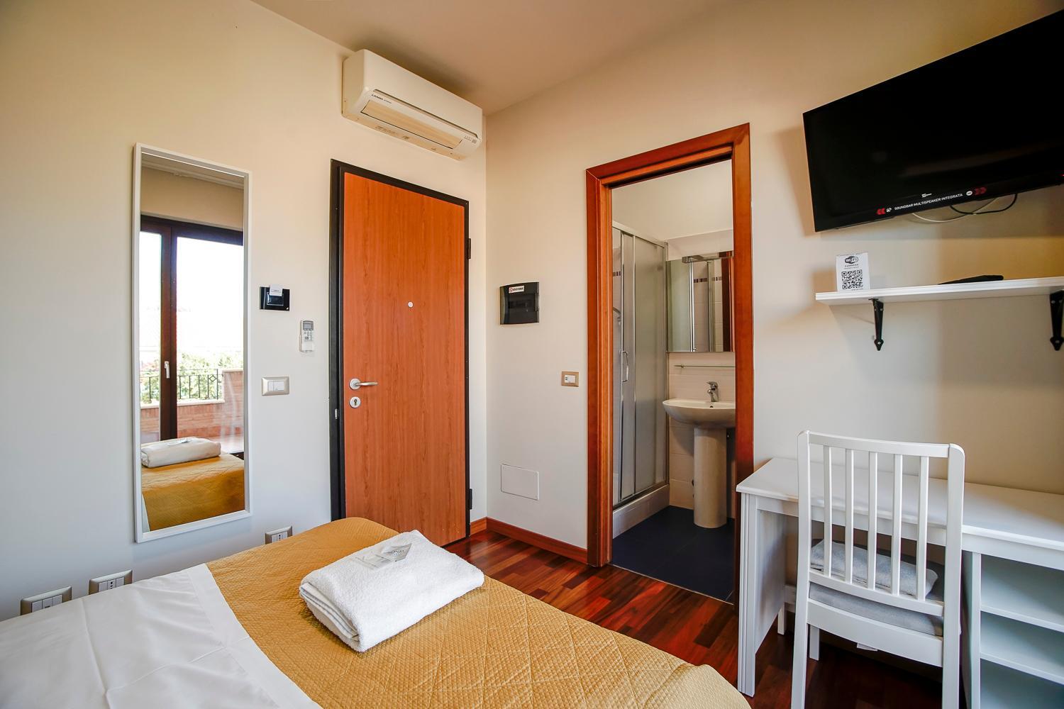 Single Room photo 2