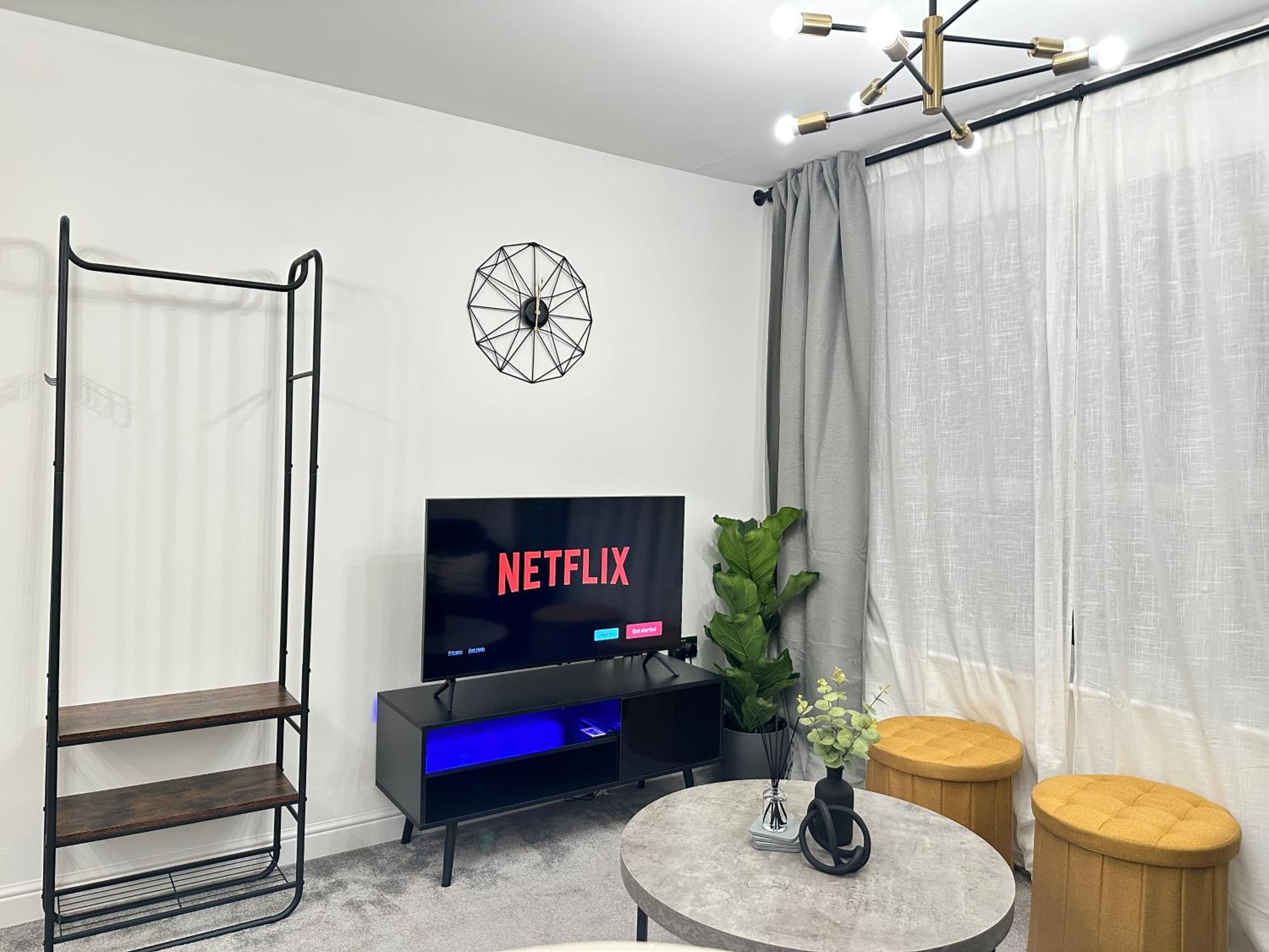 One-Bedroom Apartment photo 2