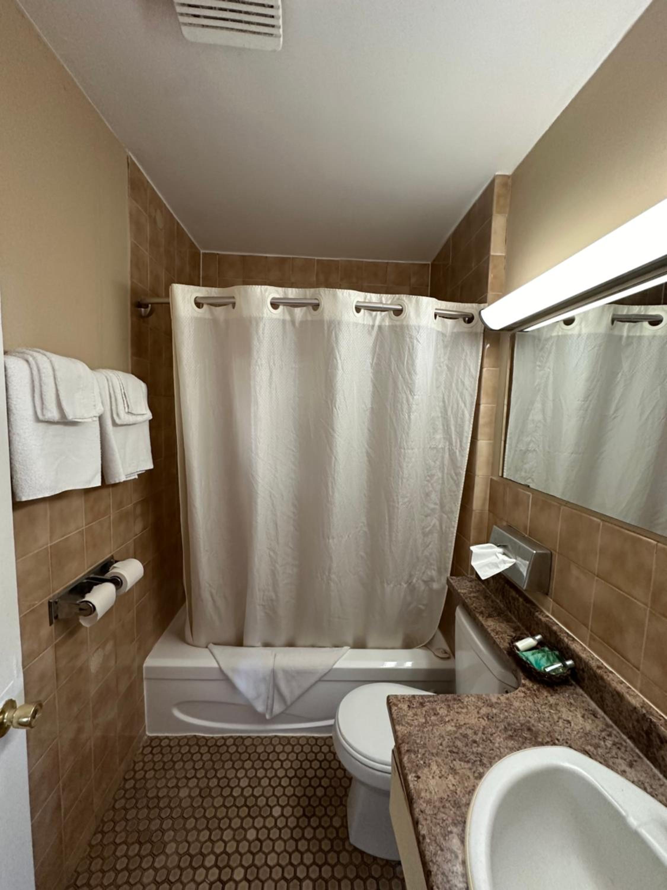 Queen Room photo 3