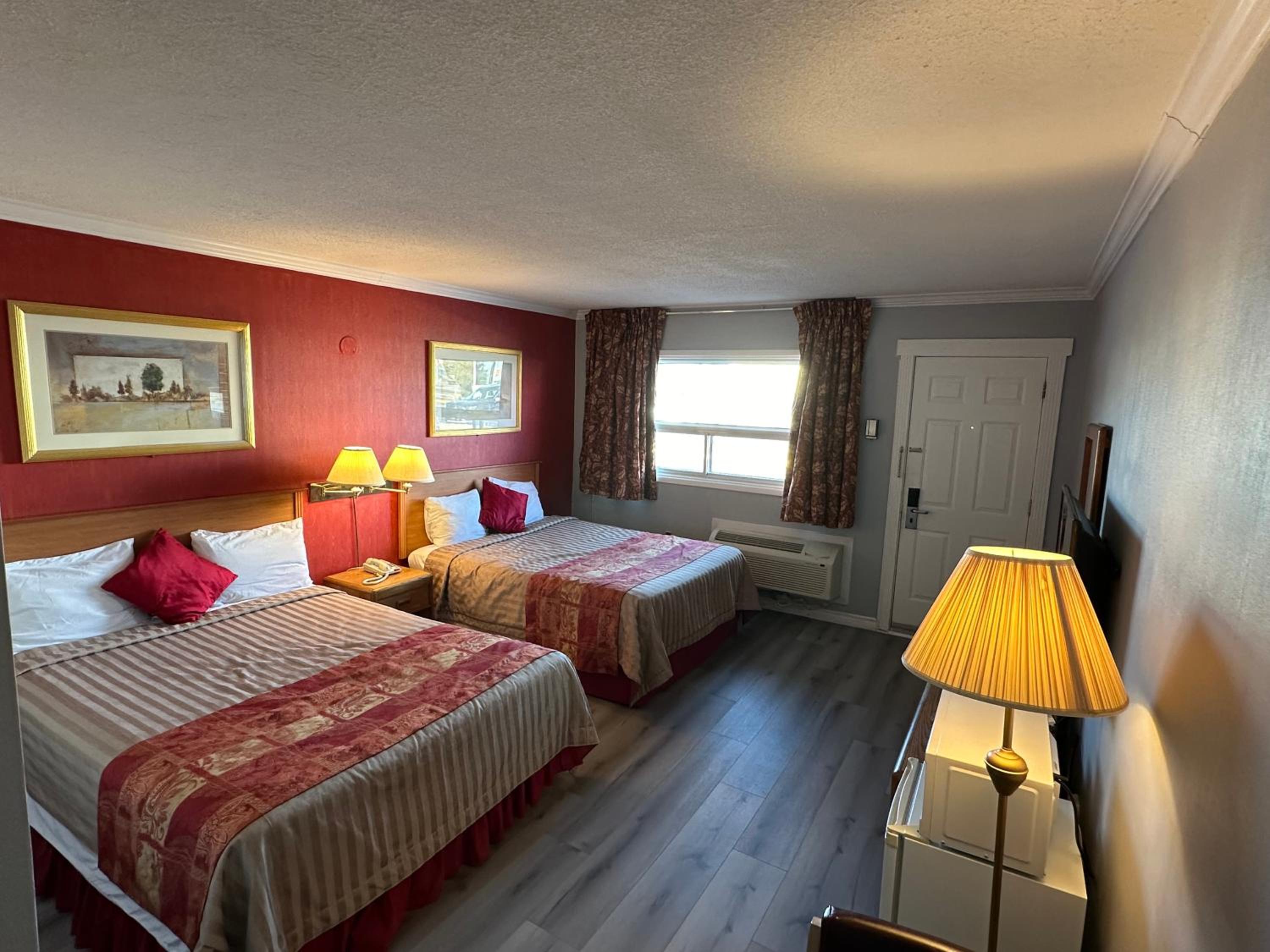 Queen Room With Two Queen Beds photo 1
