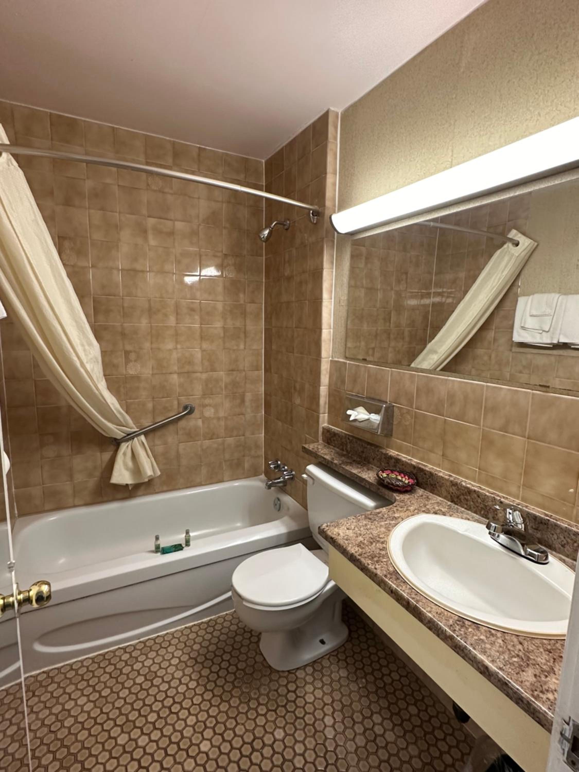 Queen Room With Two Queen Beds photo 2
