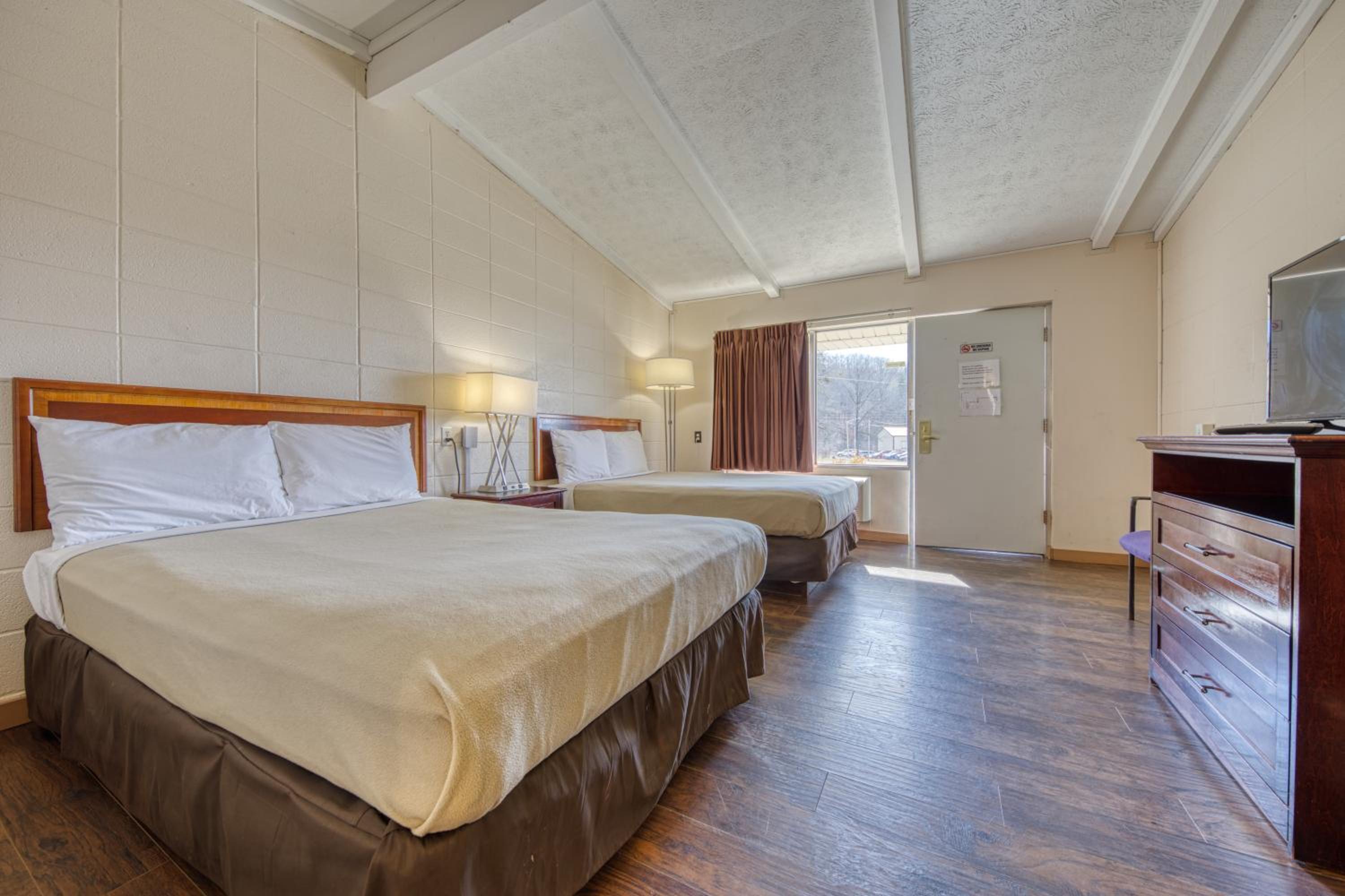 Standard Queen Room - Photo 1