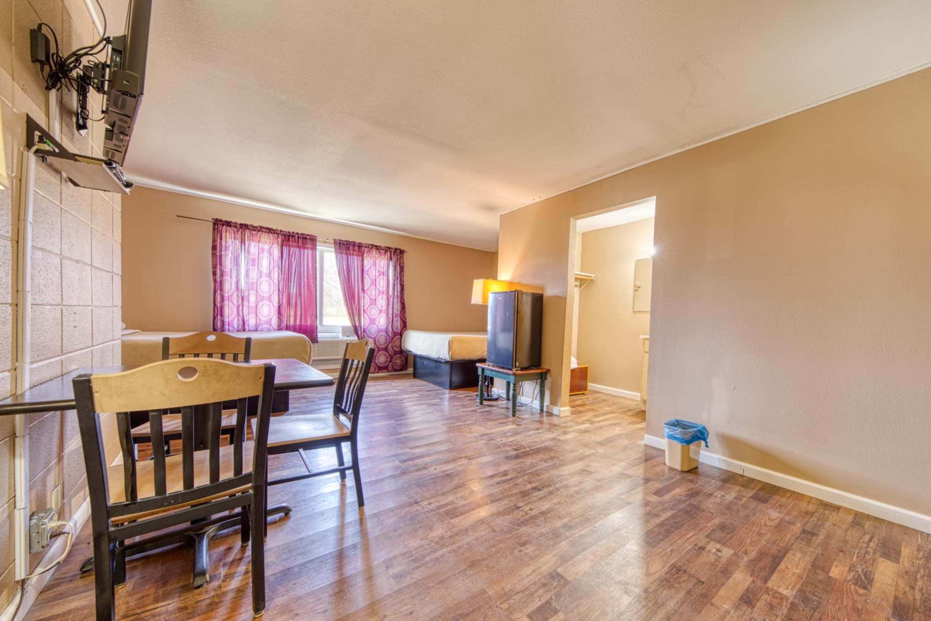 Standard Queen Room - Photo 2