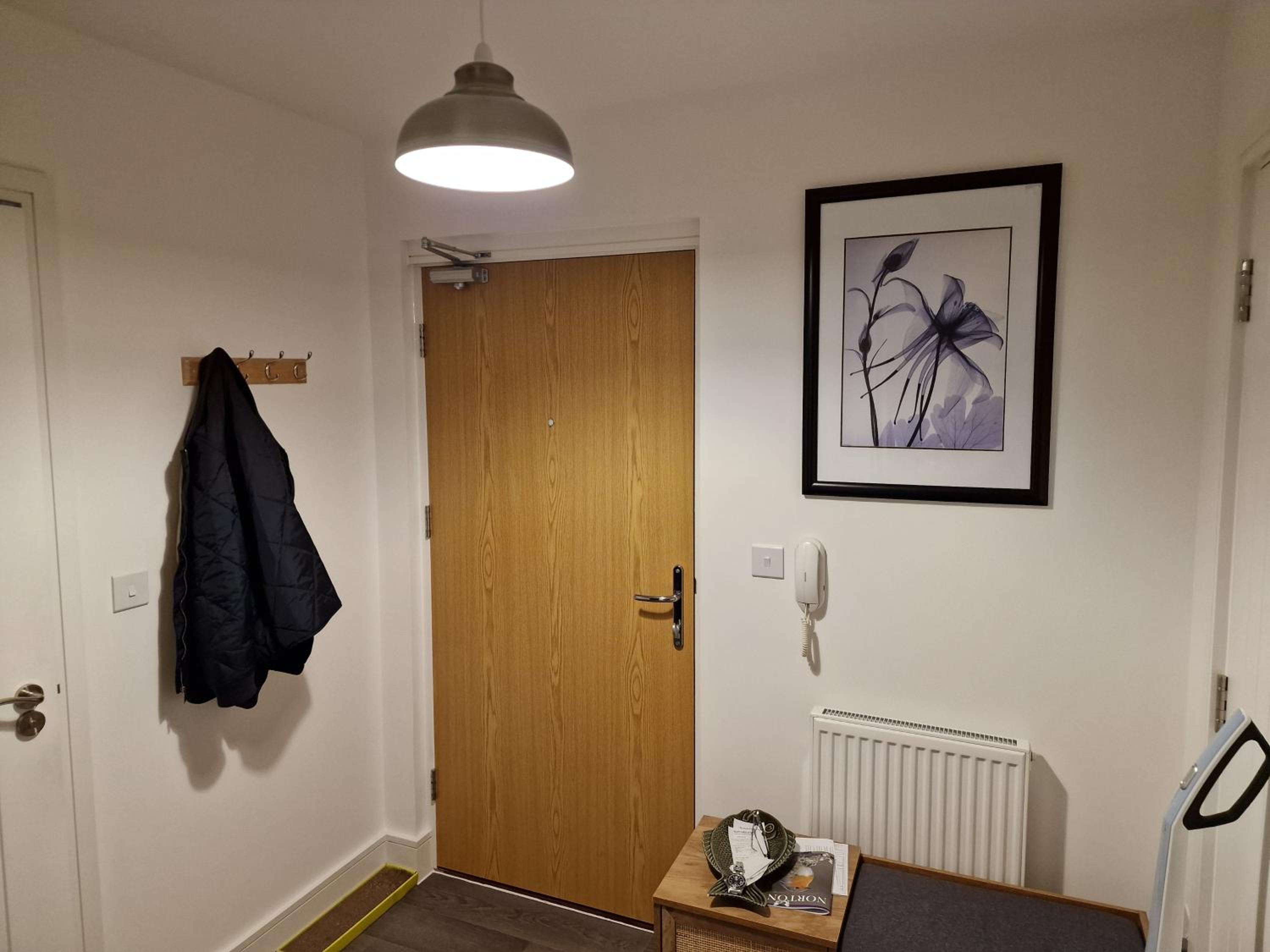One-Bedroom Apartment photo 1