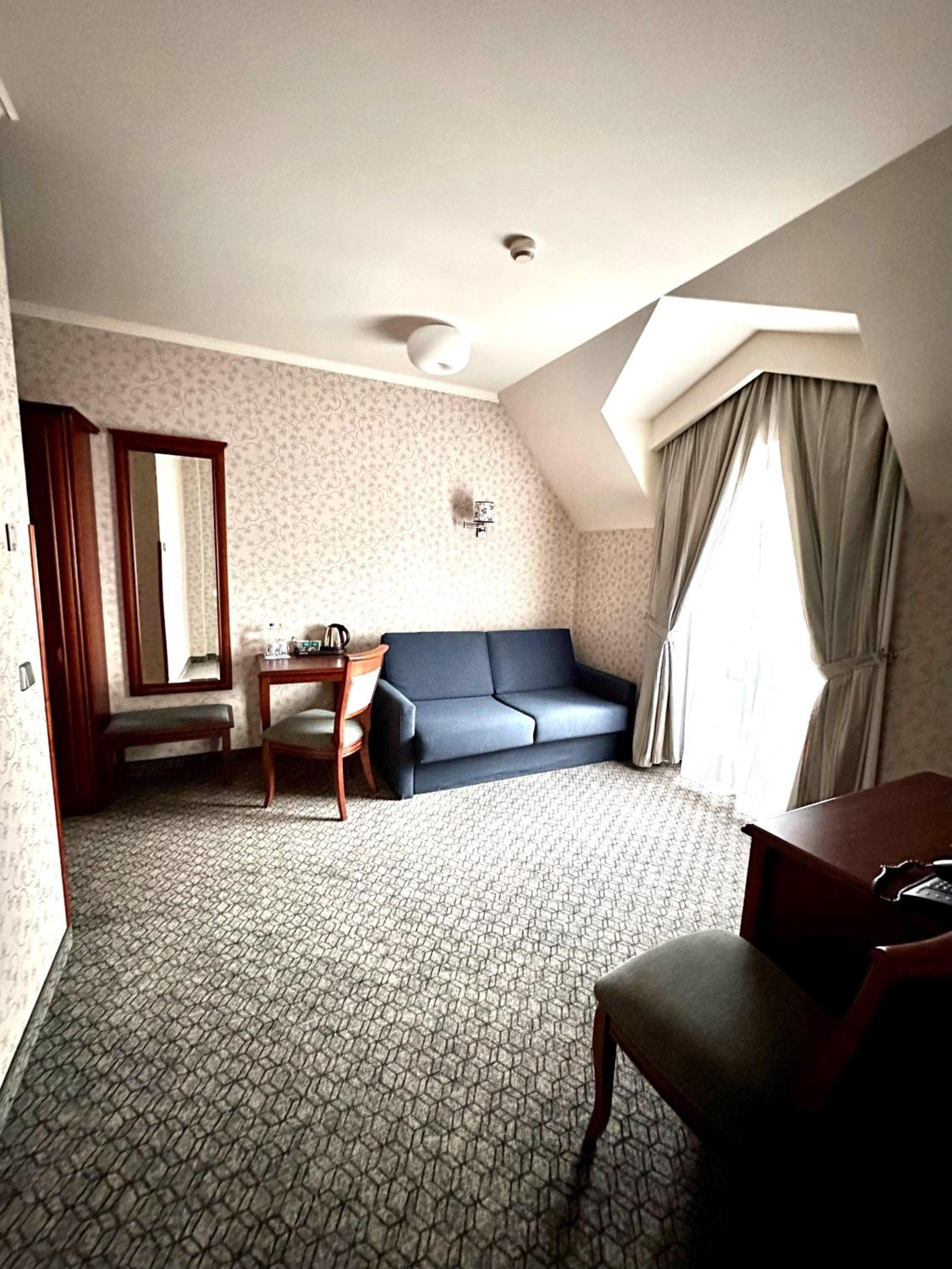 Family Suite with Balcony - Photo 1