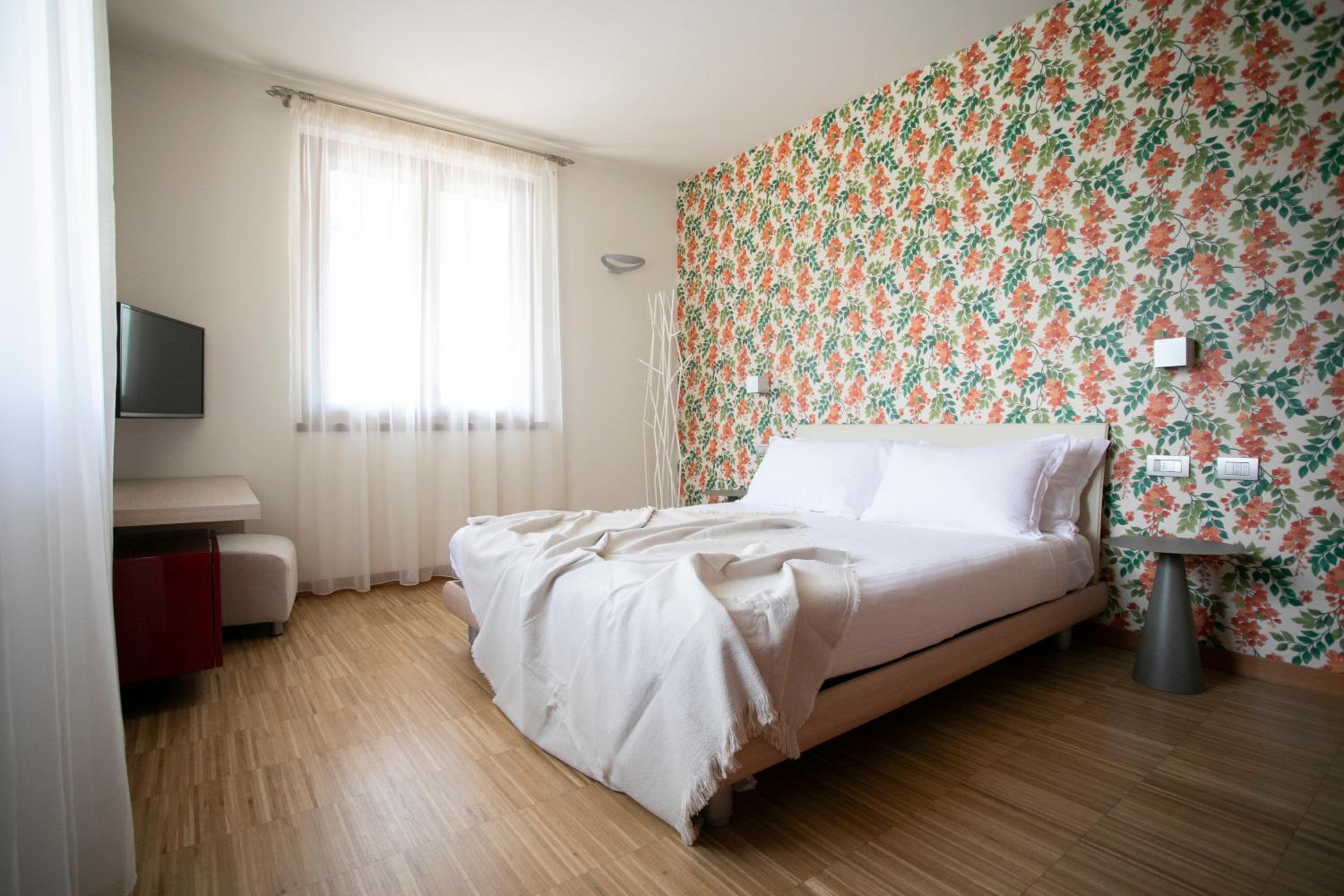Suite with Lake View photo 2
