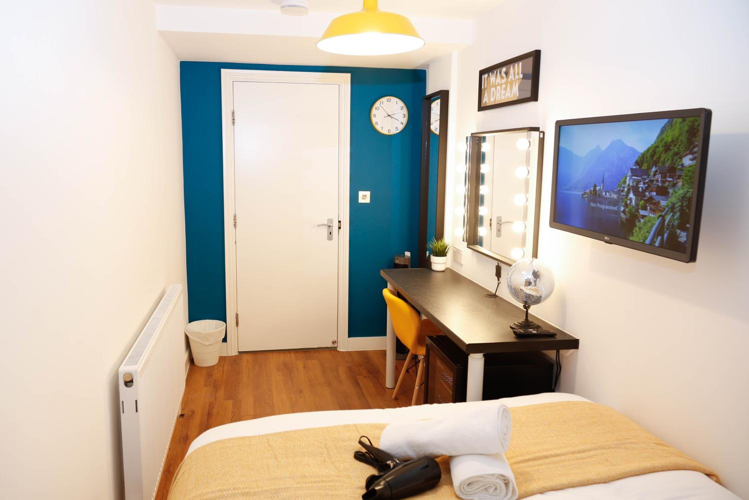 Deluxe Double Room with Balcony photo 3