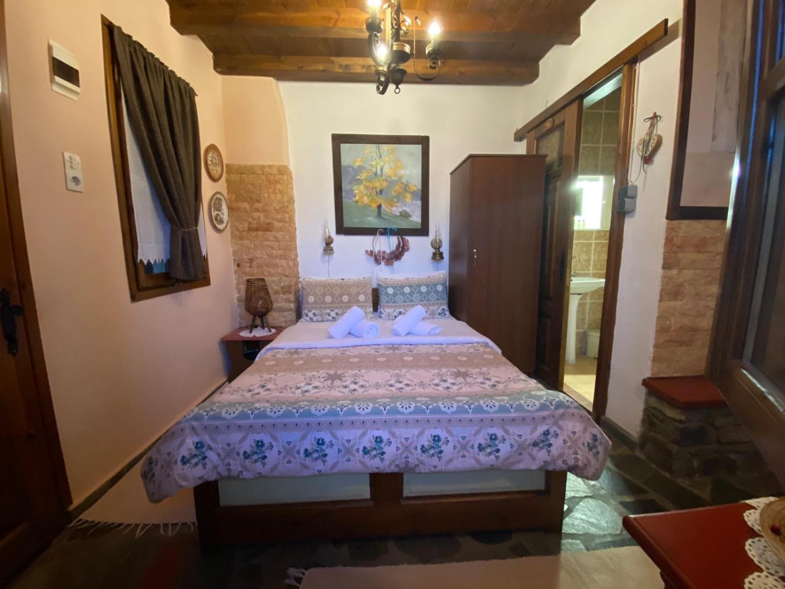 Small Double Room - Photo 22