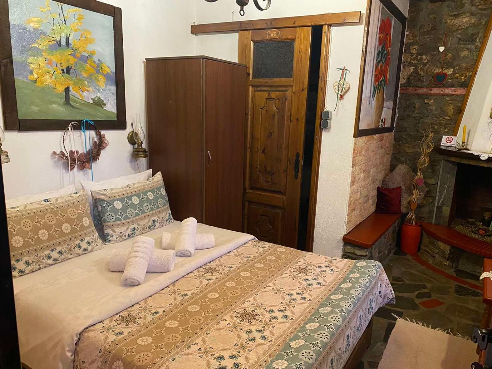 Small Double Room - Photo 17