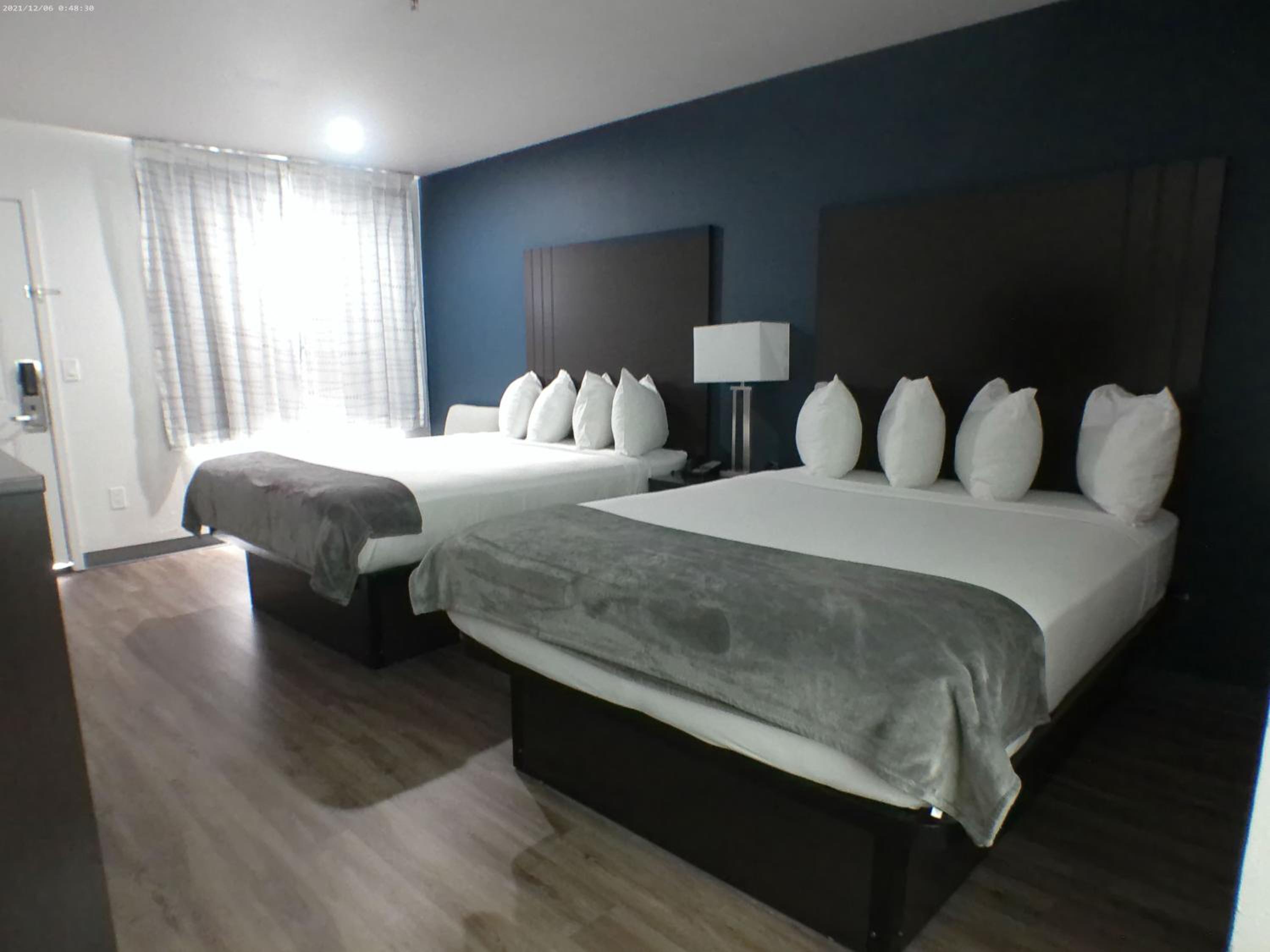 Standard Queen Room - Photo 4