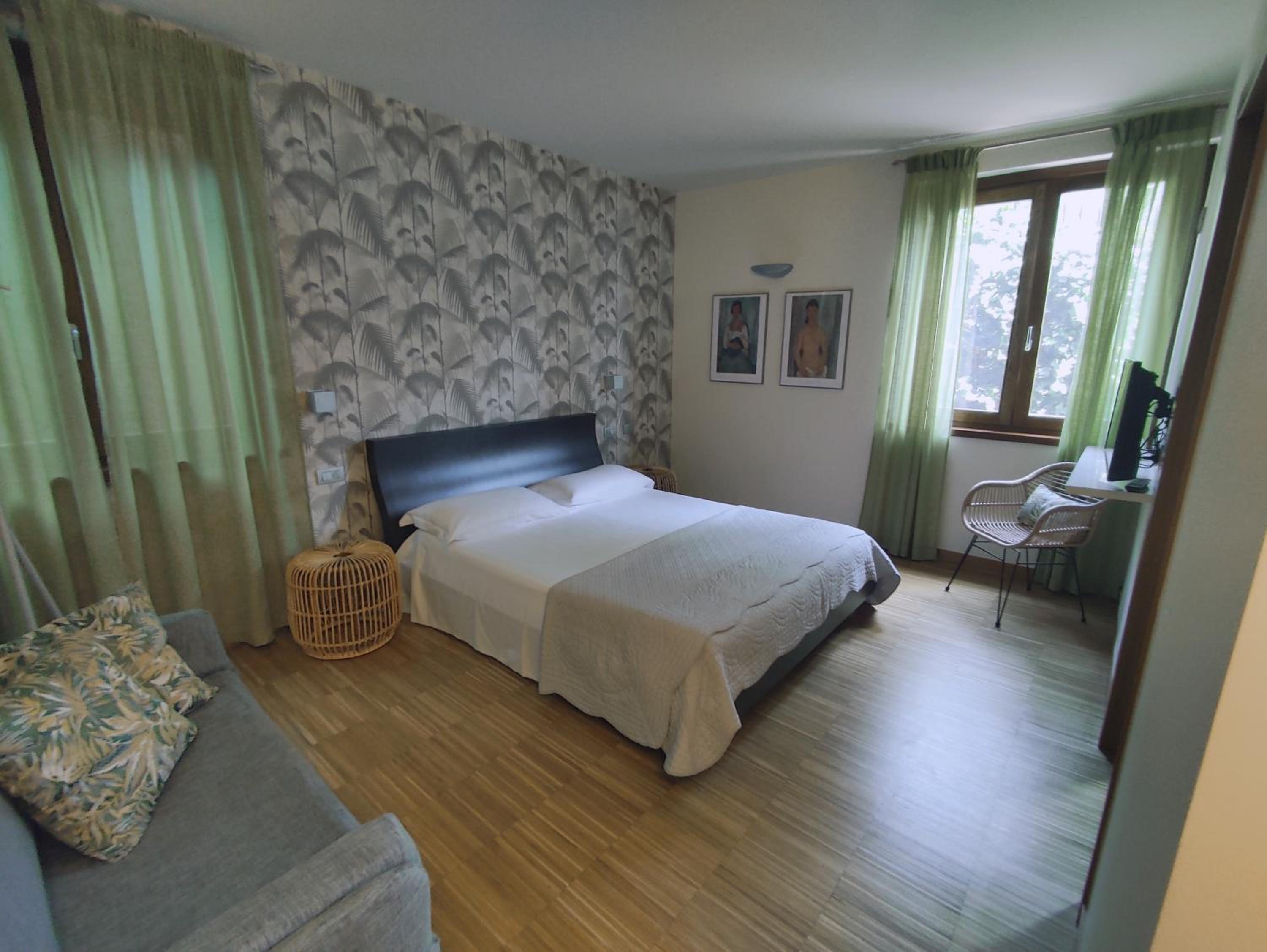 Deluxe Double Room (2 Adults + 1 Child) photo 1