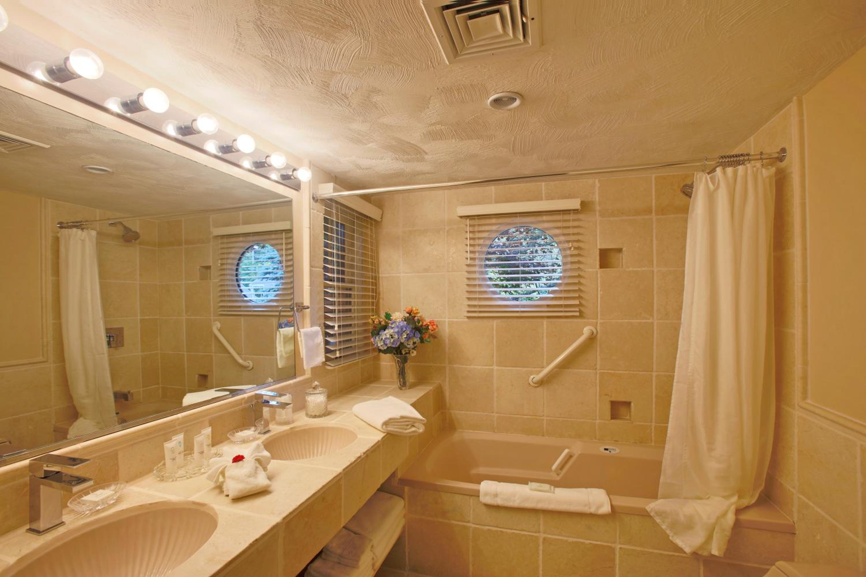 One Bedroom Cottage Suite photo 3