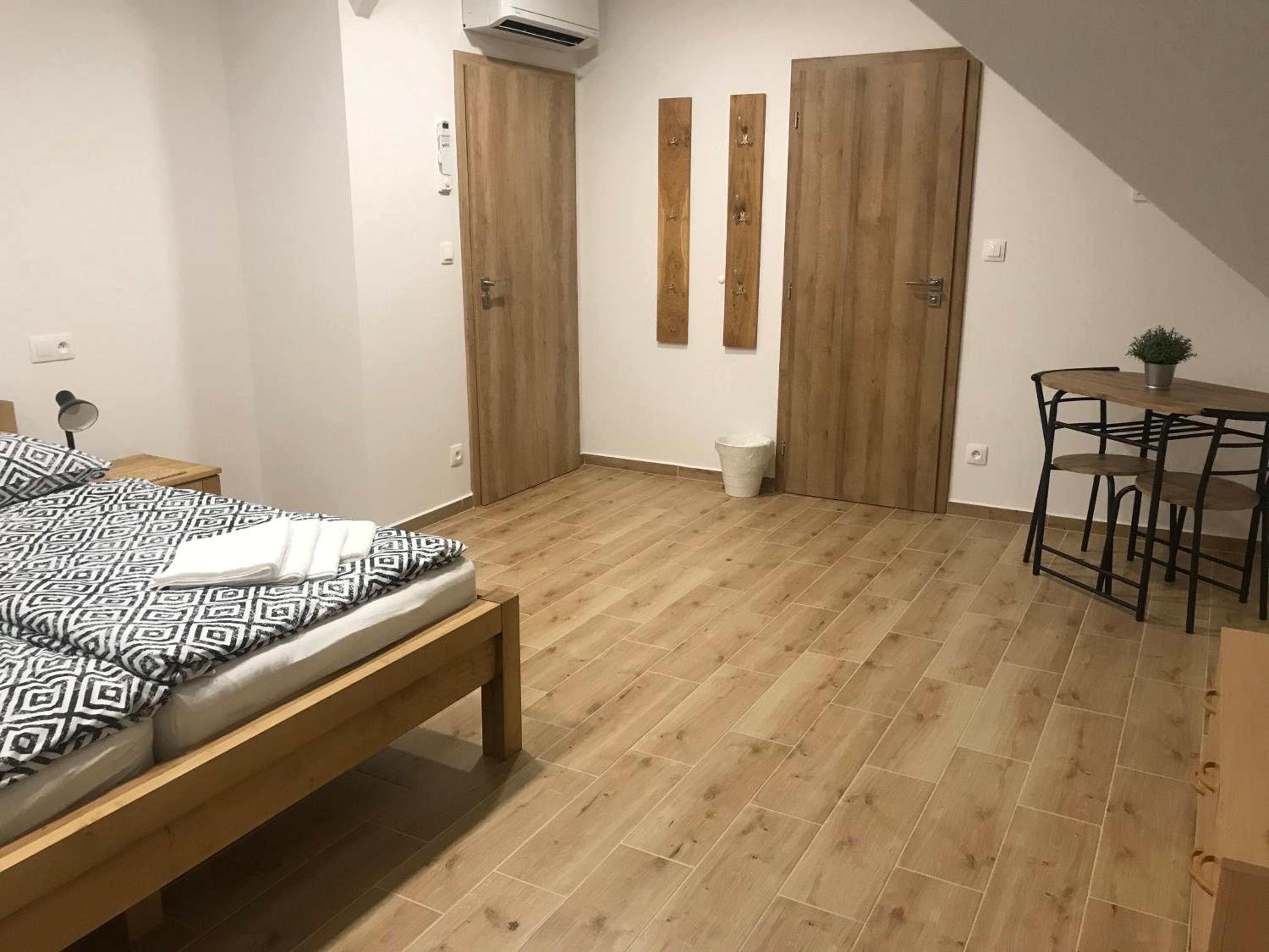 Quadruple Room with Private Bathroom photo 3