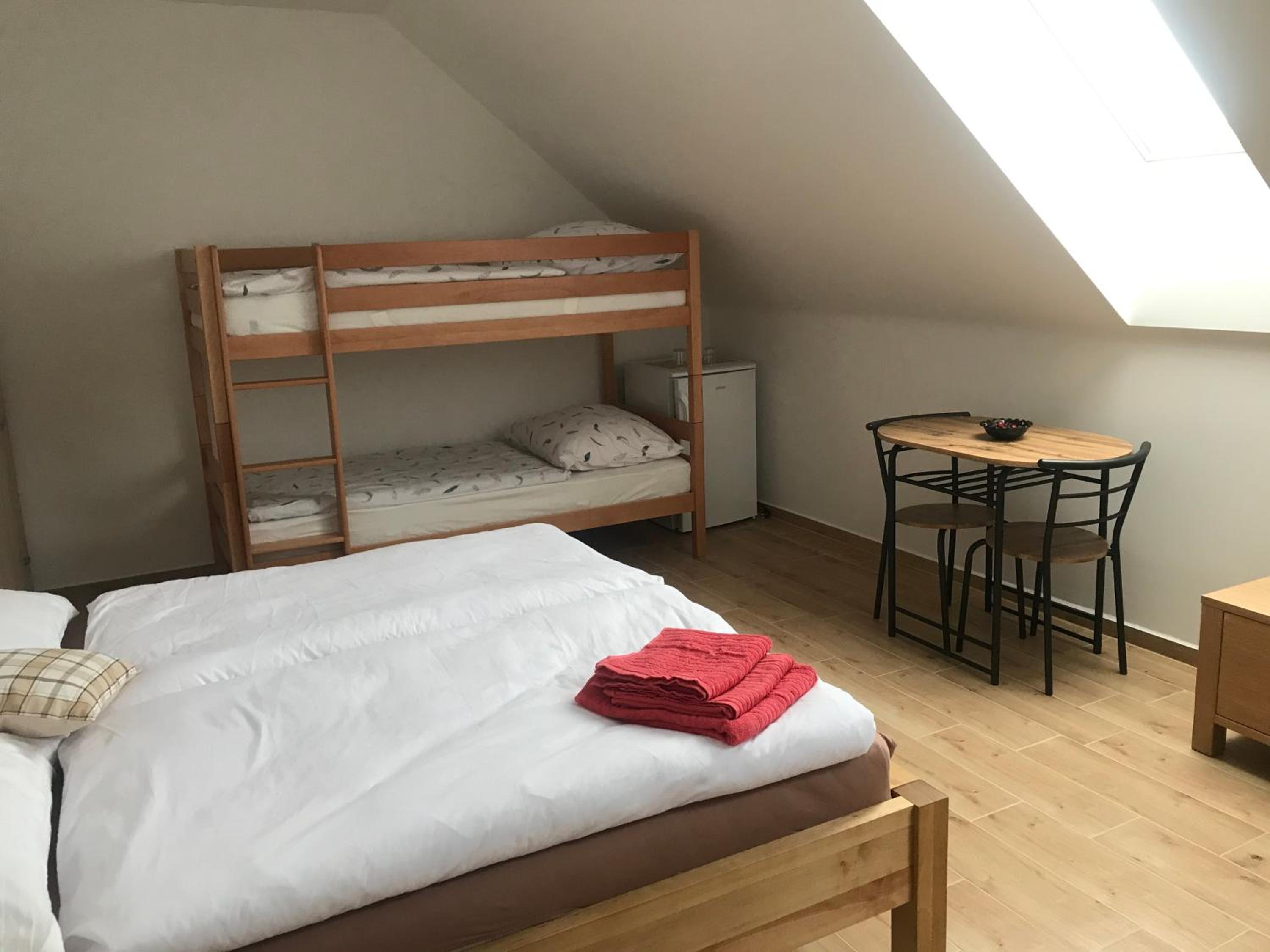 Quadruple Room with Private Bathroom photo 3