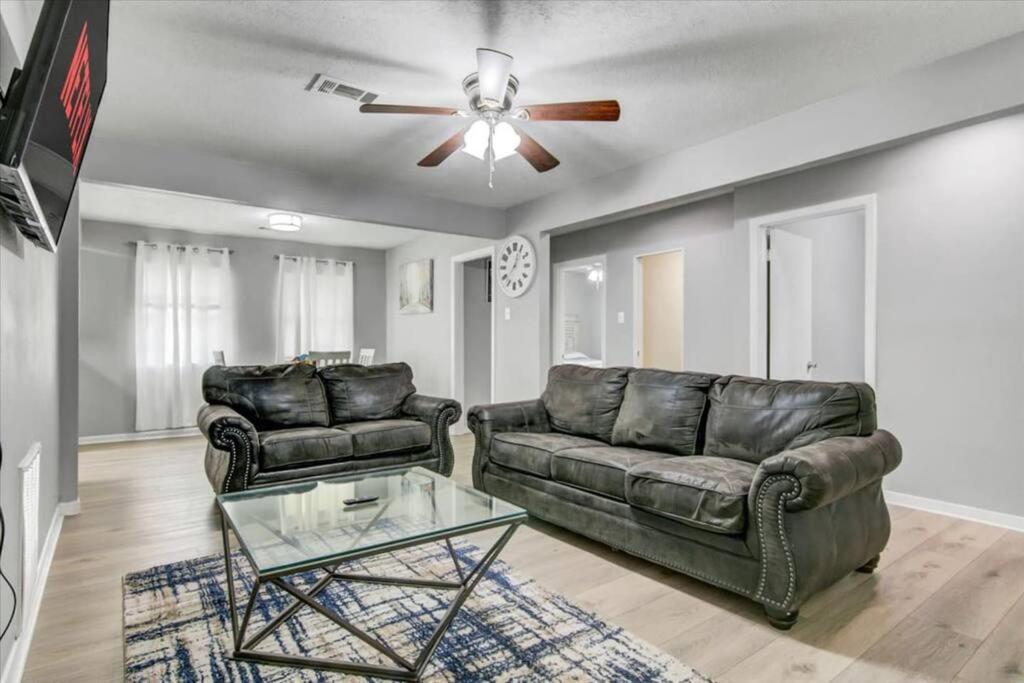 Three-Bedroom House photo 1
