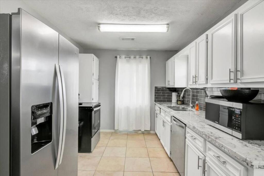 Three-Bedroom House photo 2