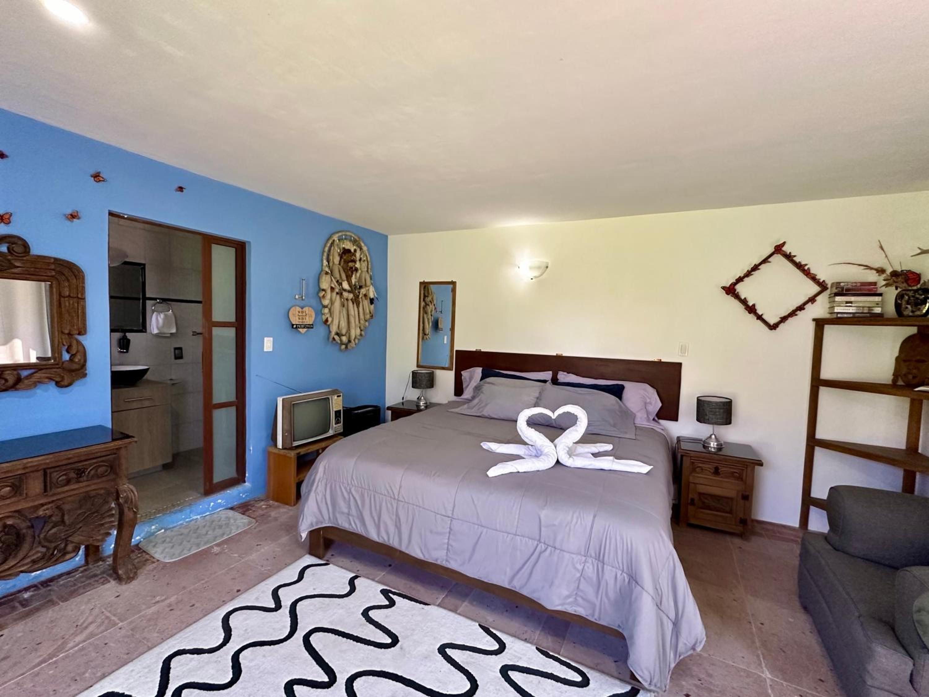 Deluxe King Suite photo 1