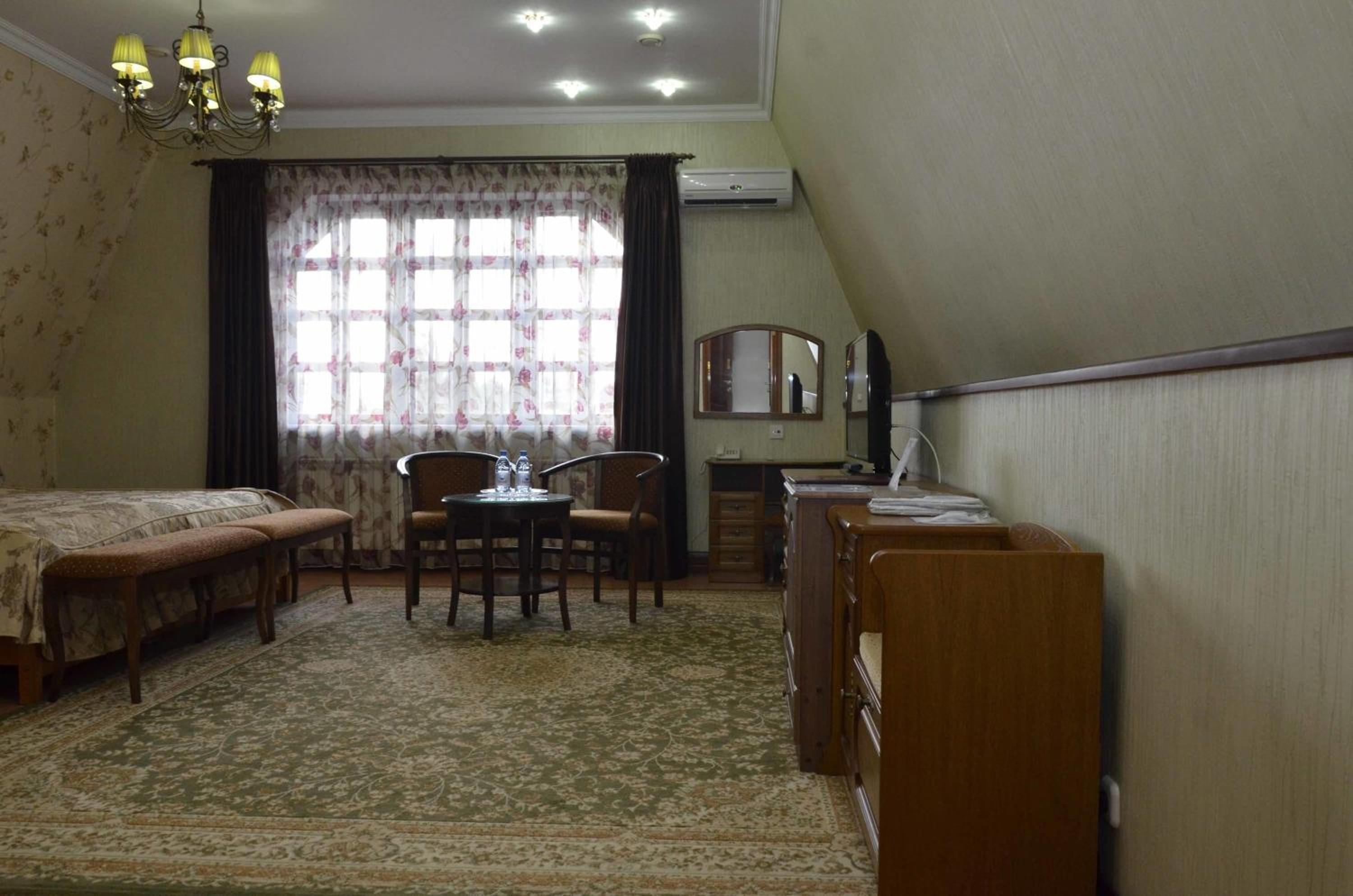 Deluxe Double Room (2 Adults + 1 Child) photo 2