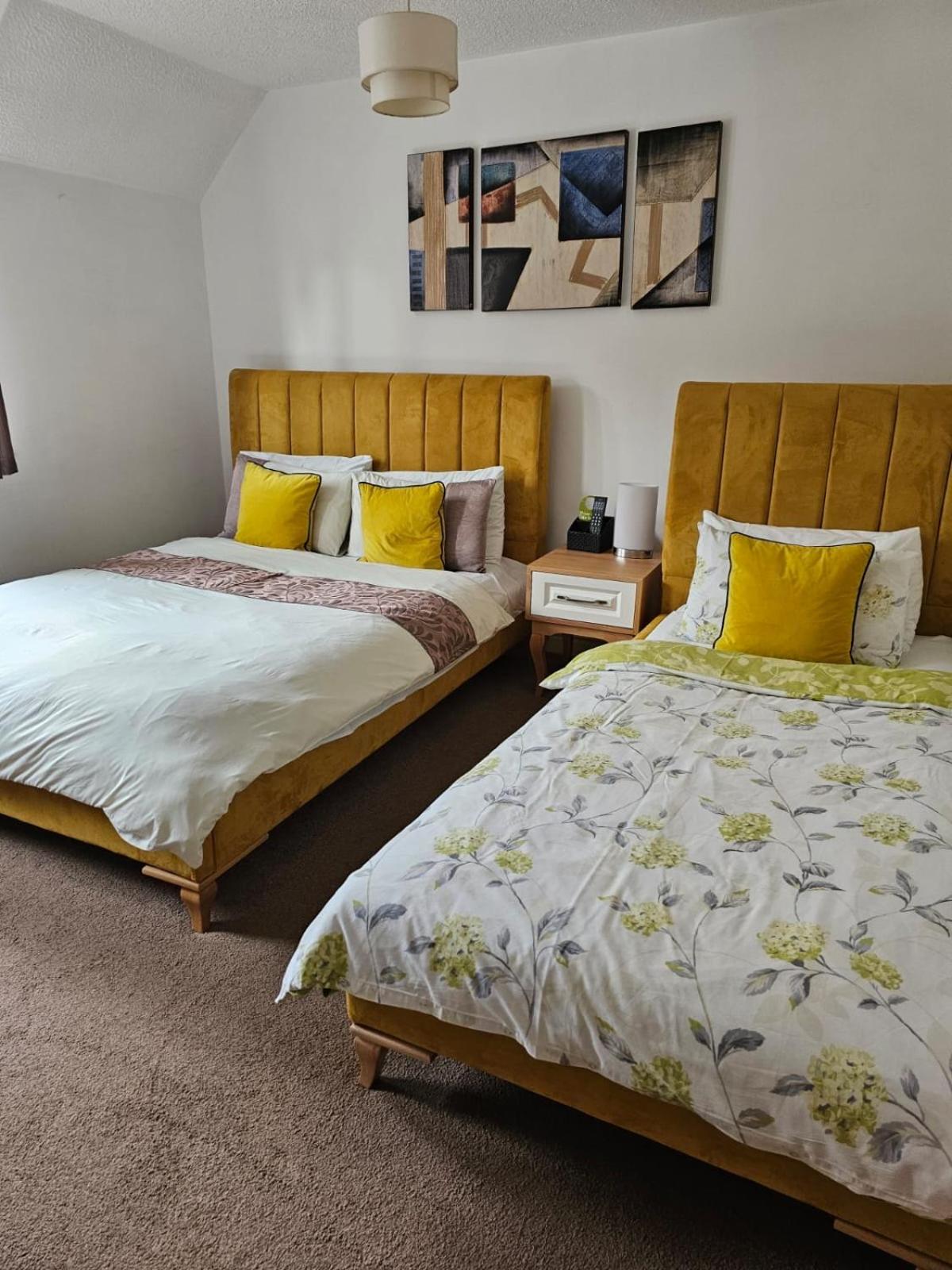 Family Room (2 Adults + 2 Children)