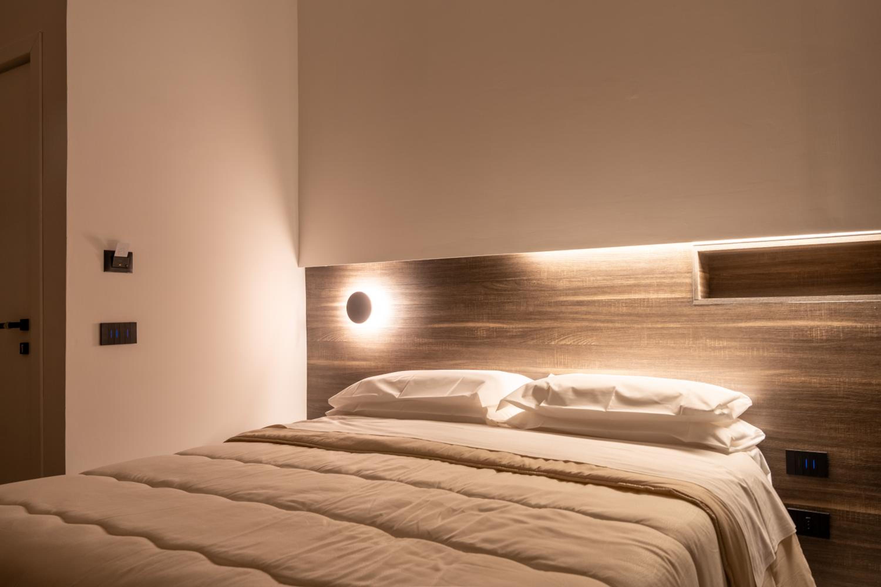 Standard Double Room - Photo 3