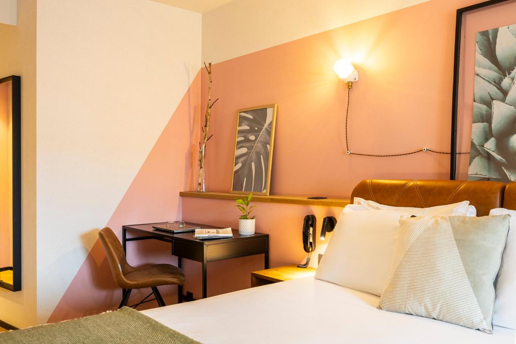 Standard Double Room - Photo 18