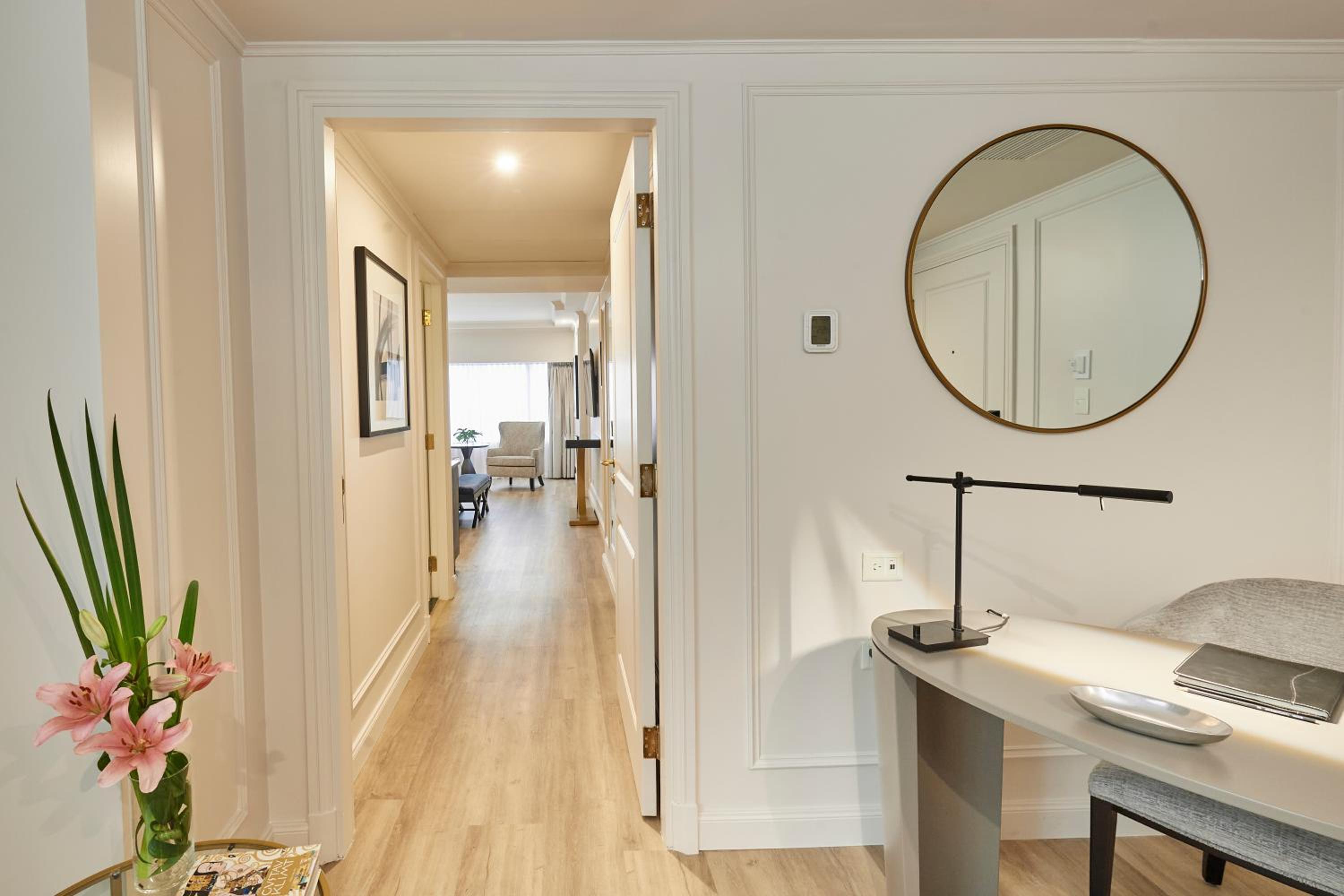 Corner Suite thumbnail 5