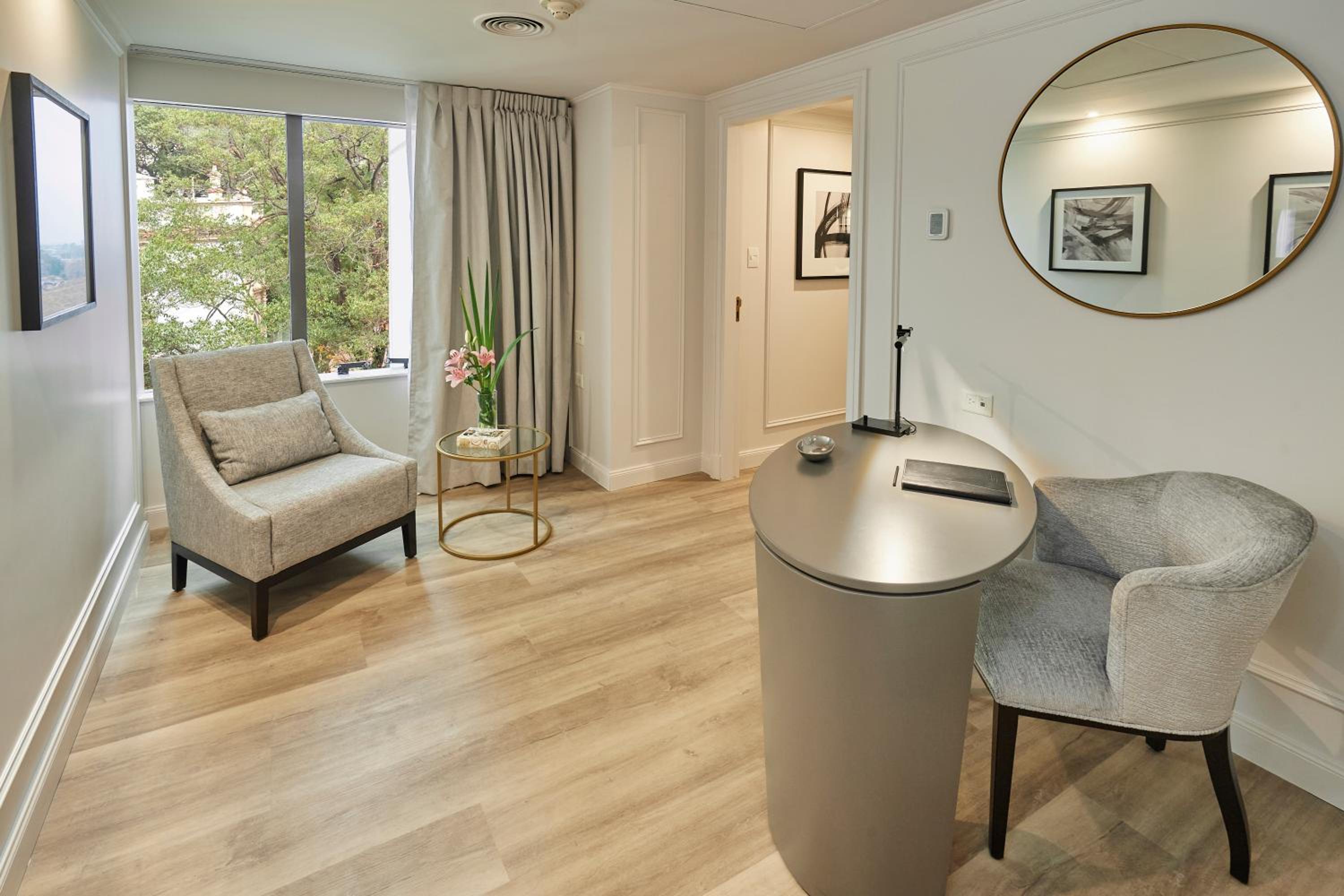 Corner Suite