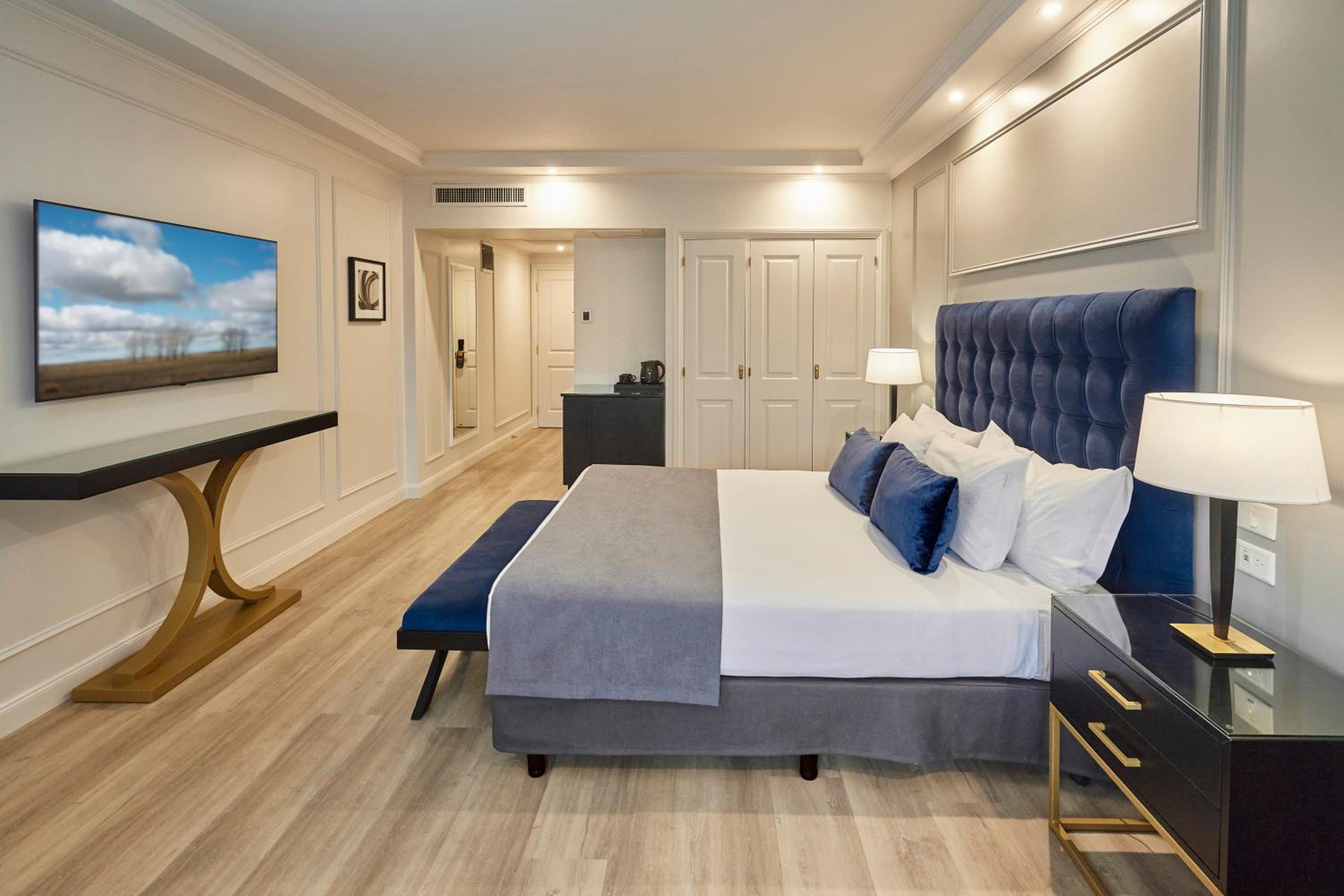 Deluxe King Room