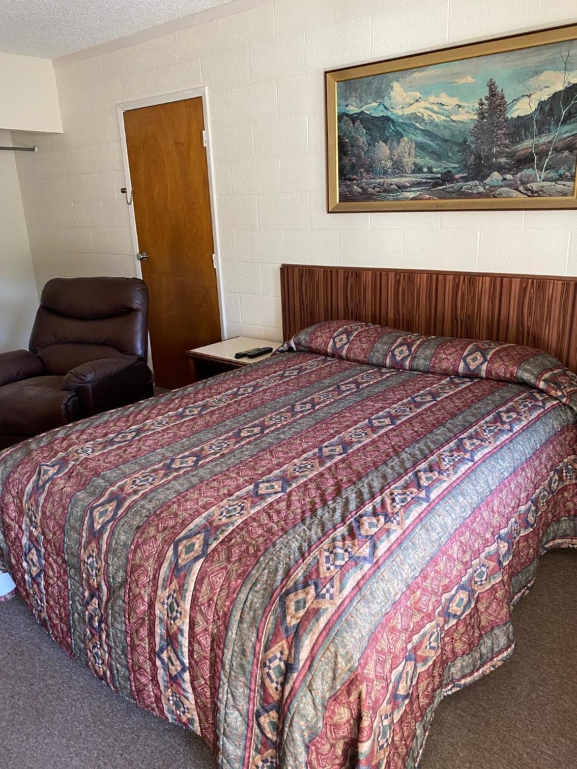 Queen Room photo 1