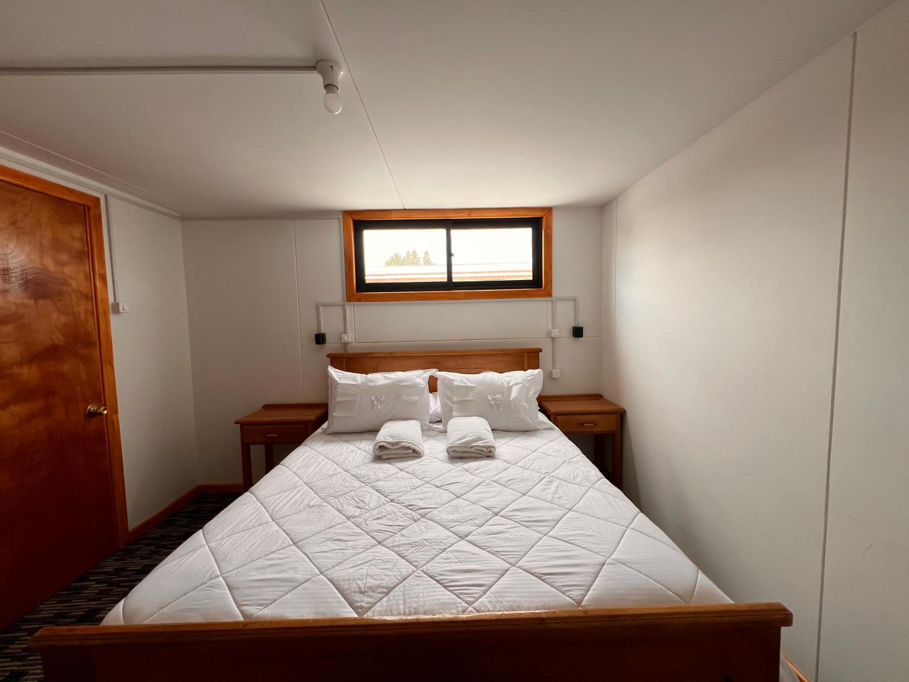 Queen Room photo 2